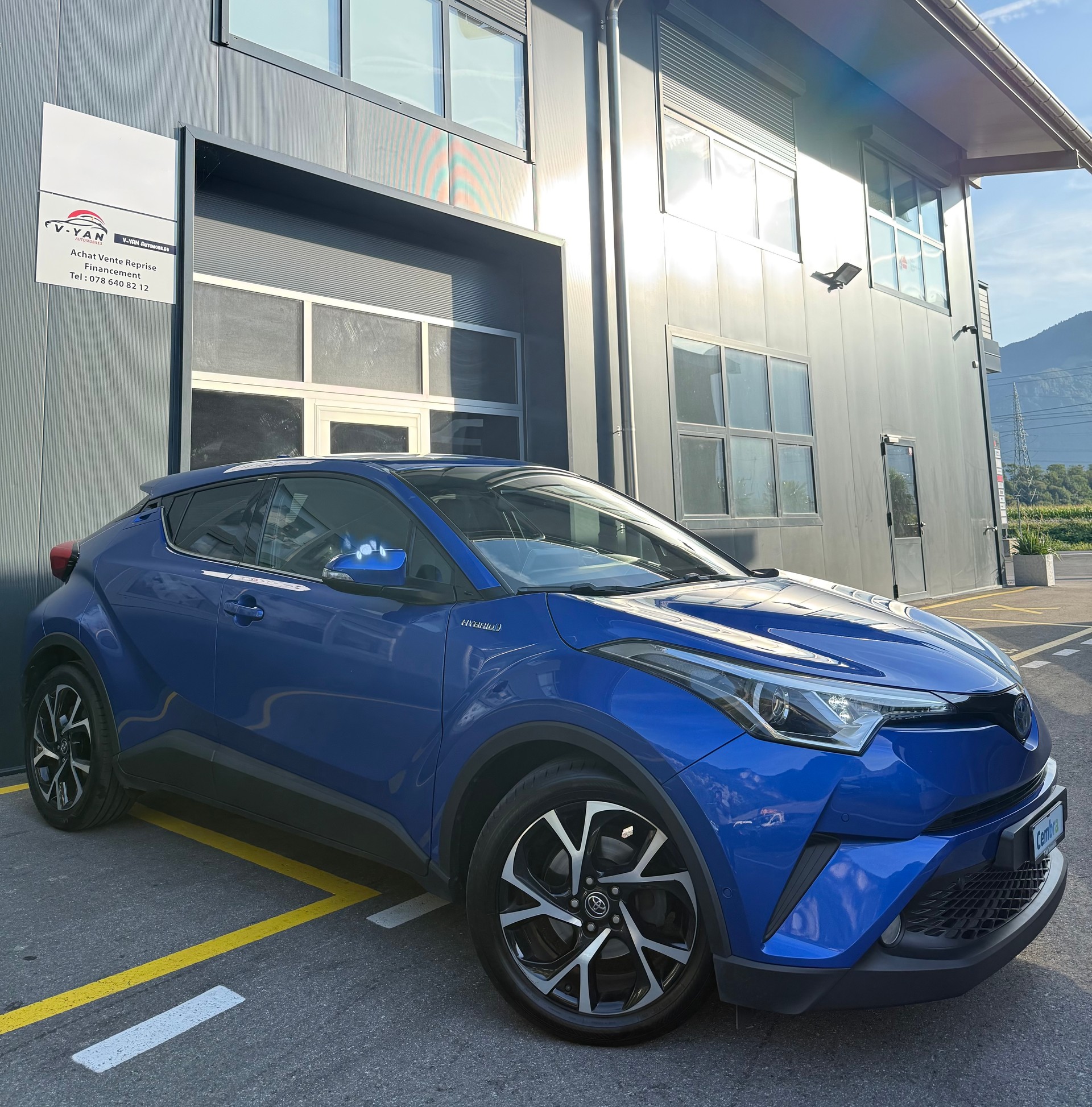TOYOTA C-HR 1.8 HSD CVT Trend-image-2