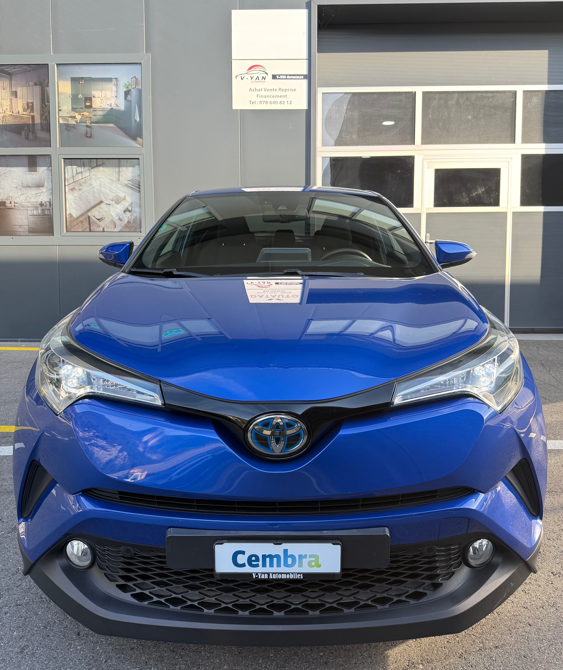 TOYOTA C-HR 1.8 HSD CVT Trend-image-1