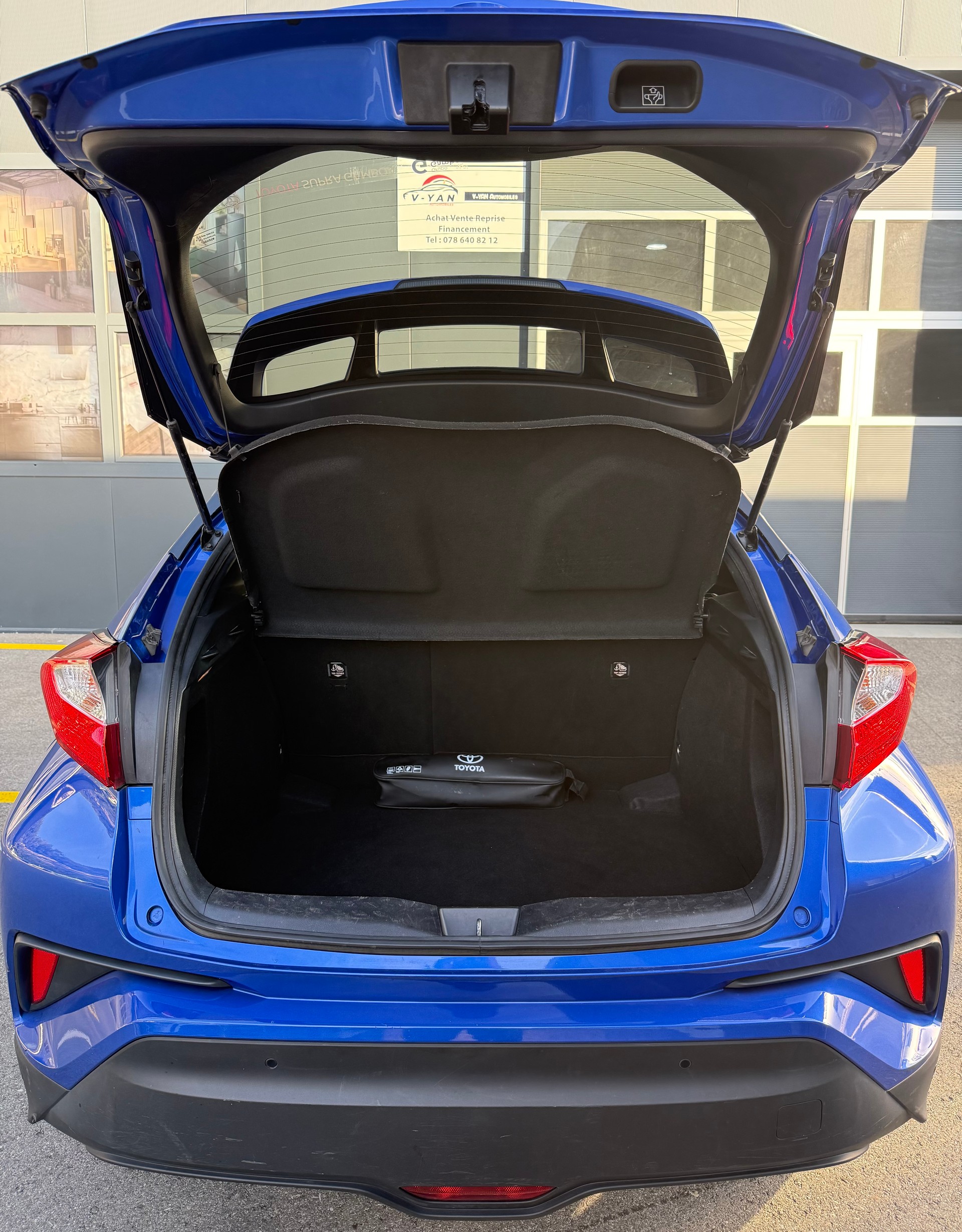 TOYOTA C-HR 1.8 HSD CVT Trend-image-7