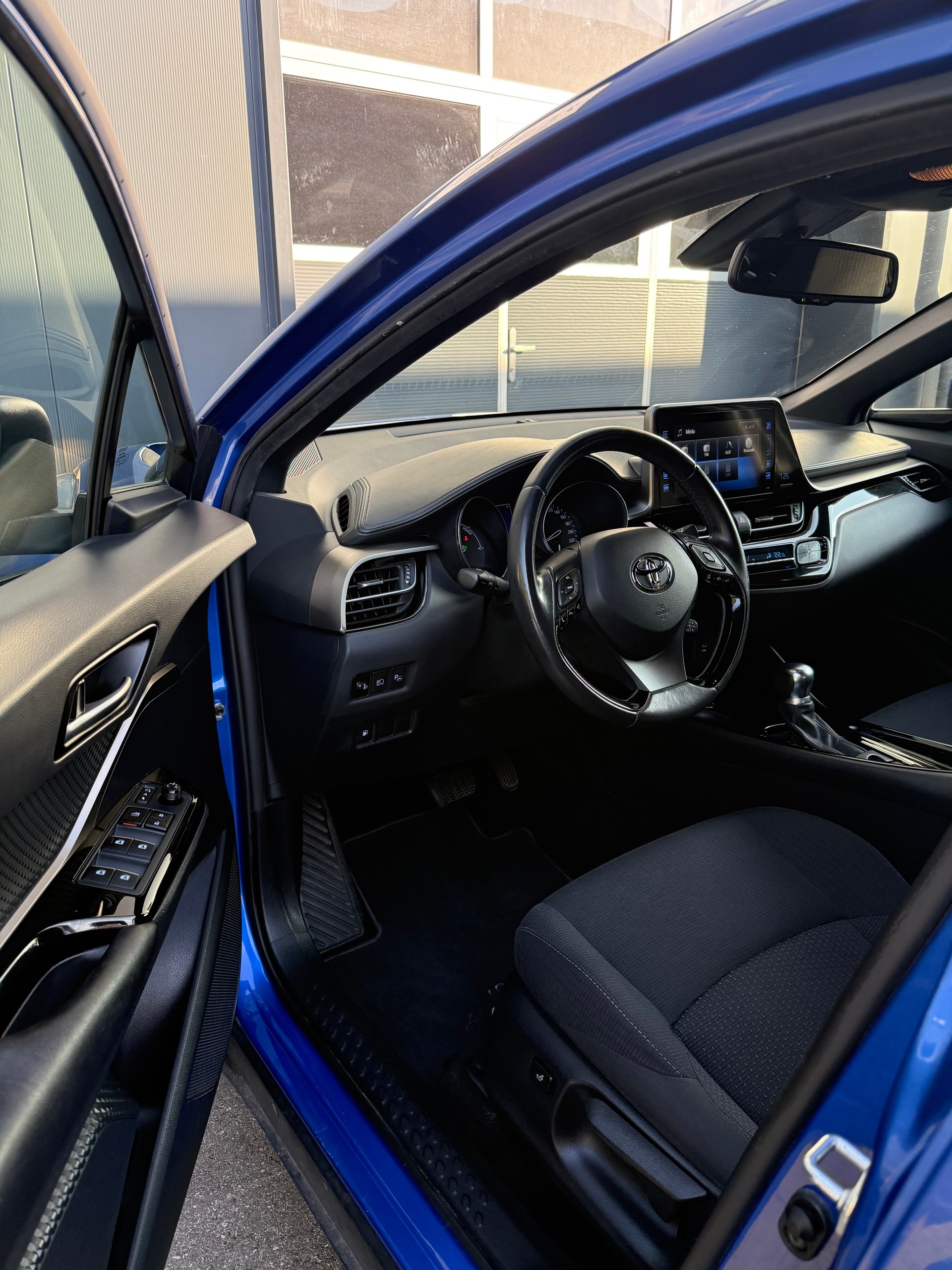 TOYOTA C-HR 1.8 HSD CVT Trend-image-12