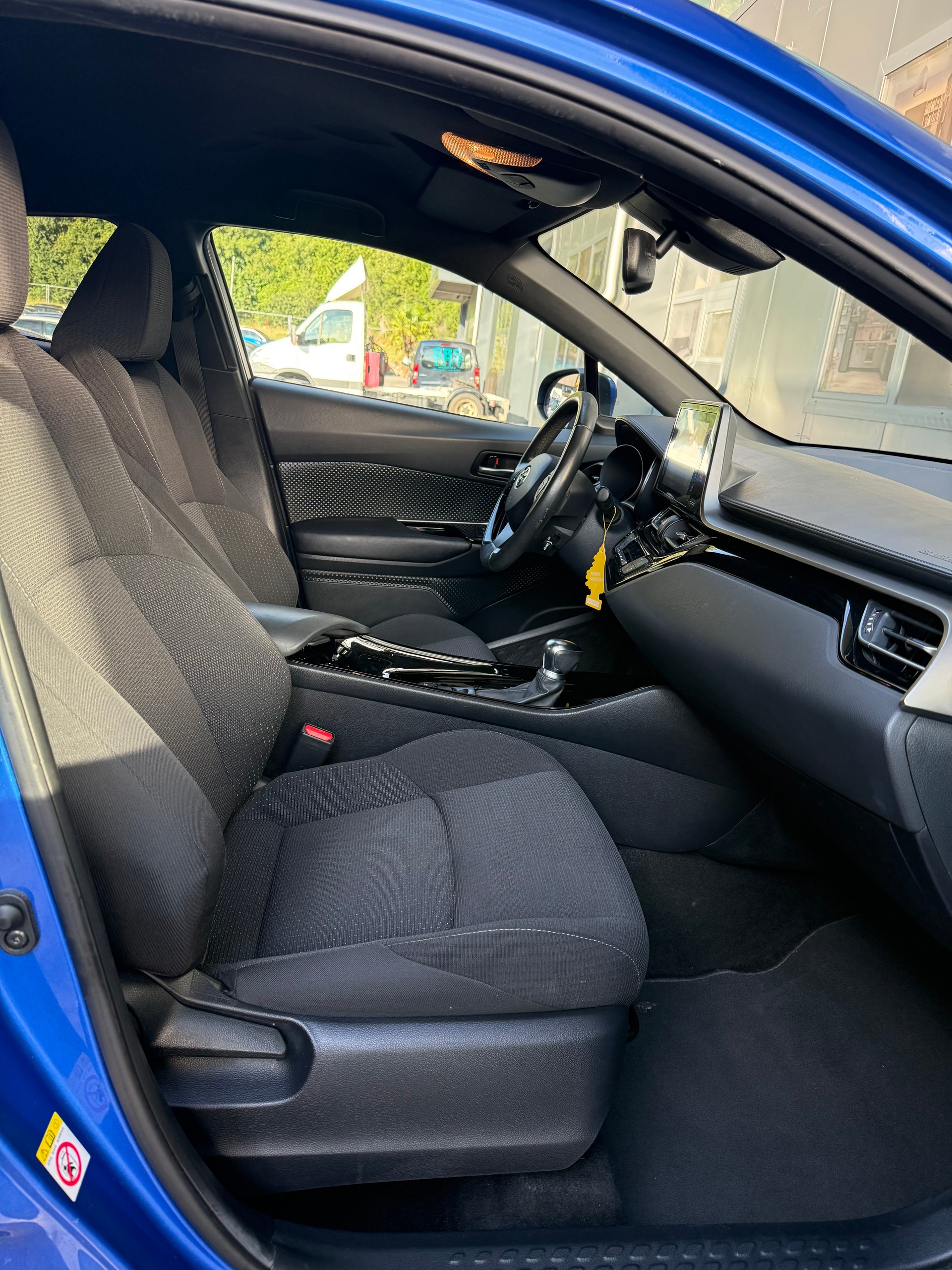 TOYOTA C-HR 1.8 HSD CVT Trend-image-10