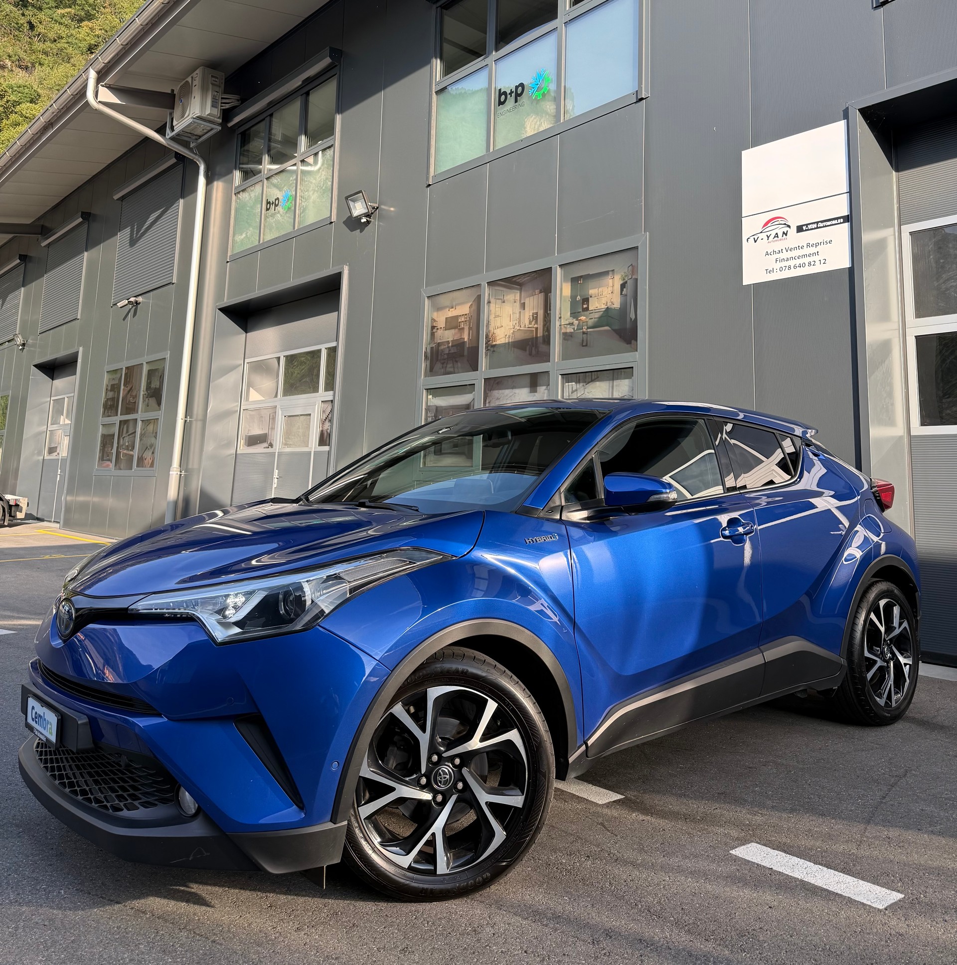 TOYOTA C-HR 1.8 HSD CVT Trend-image-0
