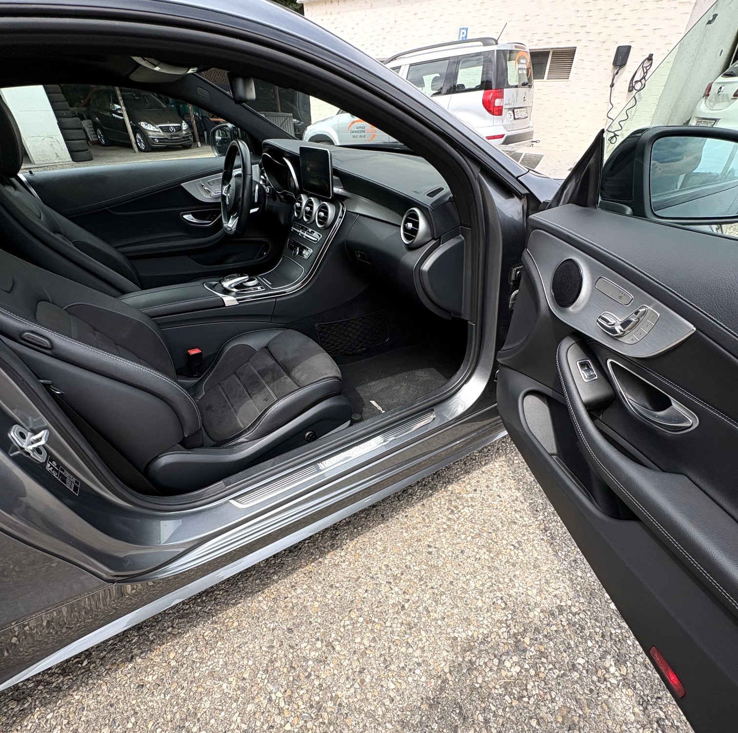 MERCEDES-BENZ C 200 Coupé 4Matic AMG Line 9G-Tronic-image-10