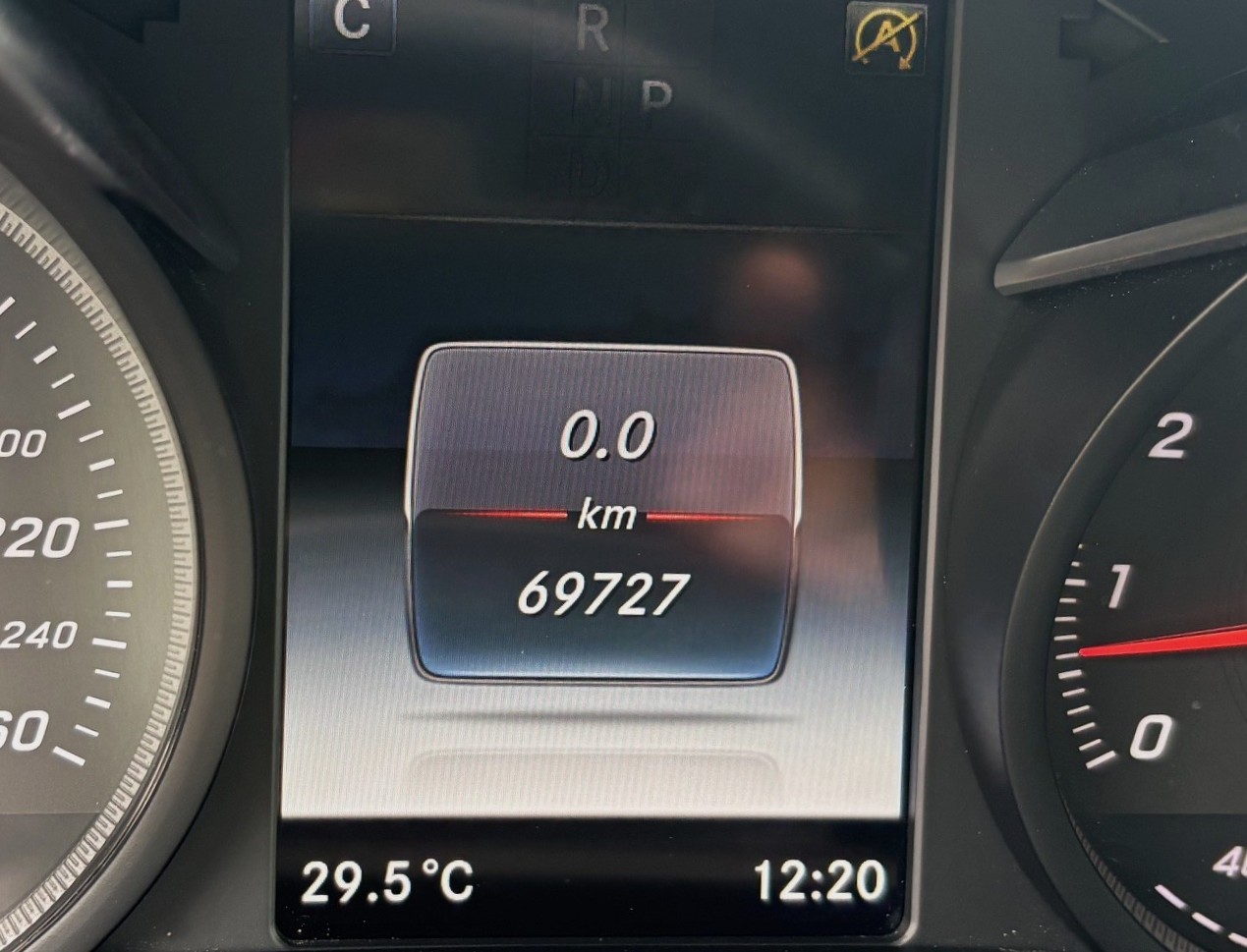 MERCEDES-BENZ C 200 Coupé 4Matic AMG Line 9G-Tronic-image-14