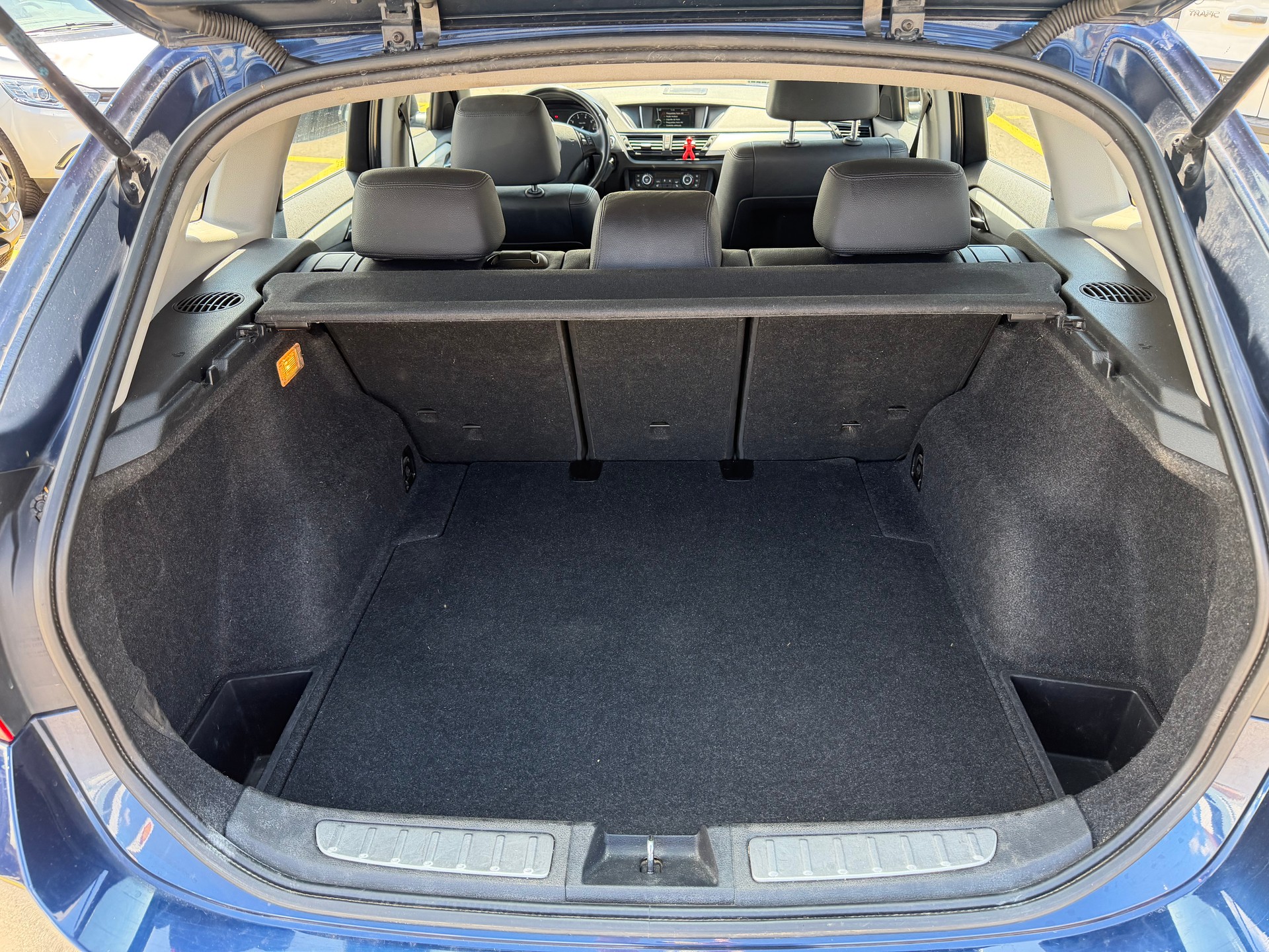 BMW X1 xDrive 20i Sport Line Steptronic-image-11
