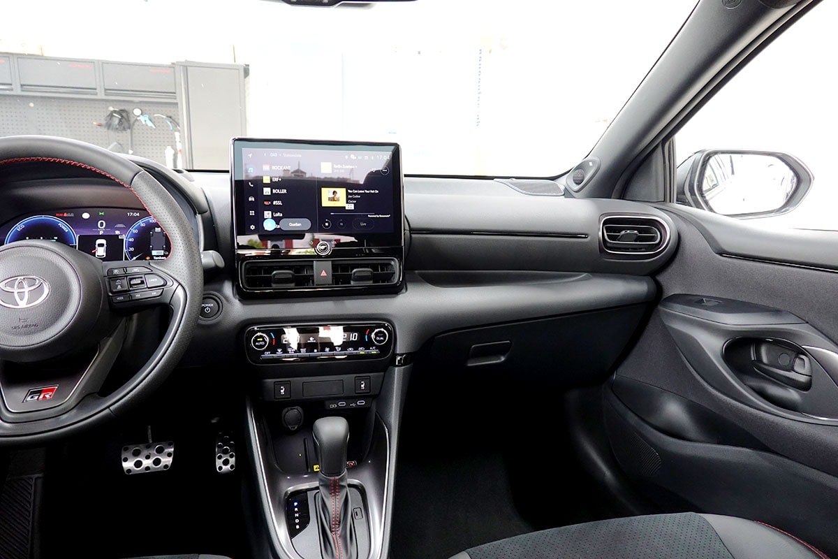 TOYOTA Yaris 1.5 GR Sport e-CVT Panoramaglasdach, JBL, Head-Up Display-image-9