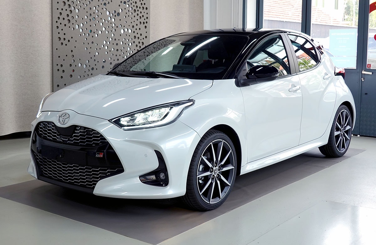 TOYOTA Yaris 1.5 GR Sport e-CVT Panoramaglasdach, JBL, Head-Up Display-image-0