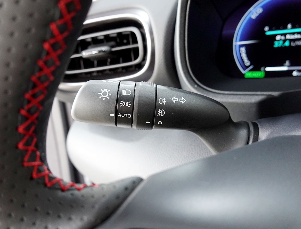 TOYOTA Yaris 1.5 GR Sport e-CVT Panoramaglasdach, JBL, Head-Up Display-image-16