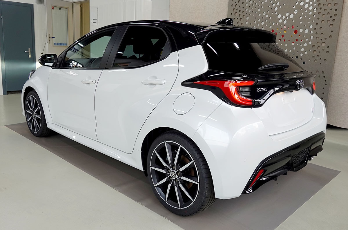 TOYOTA Yaris 1.5 GR Sport e-CVT Panoramaglasdach, JBL, Head-Up Display-image-2