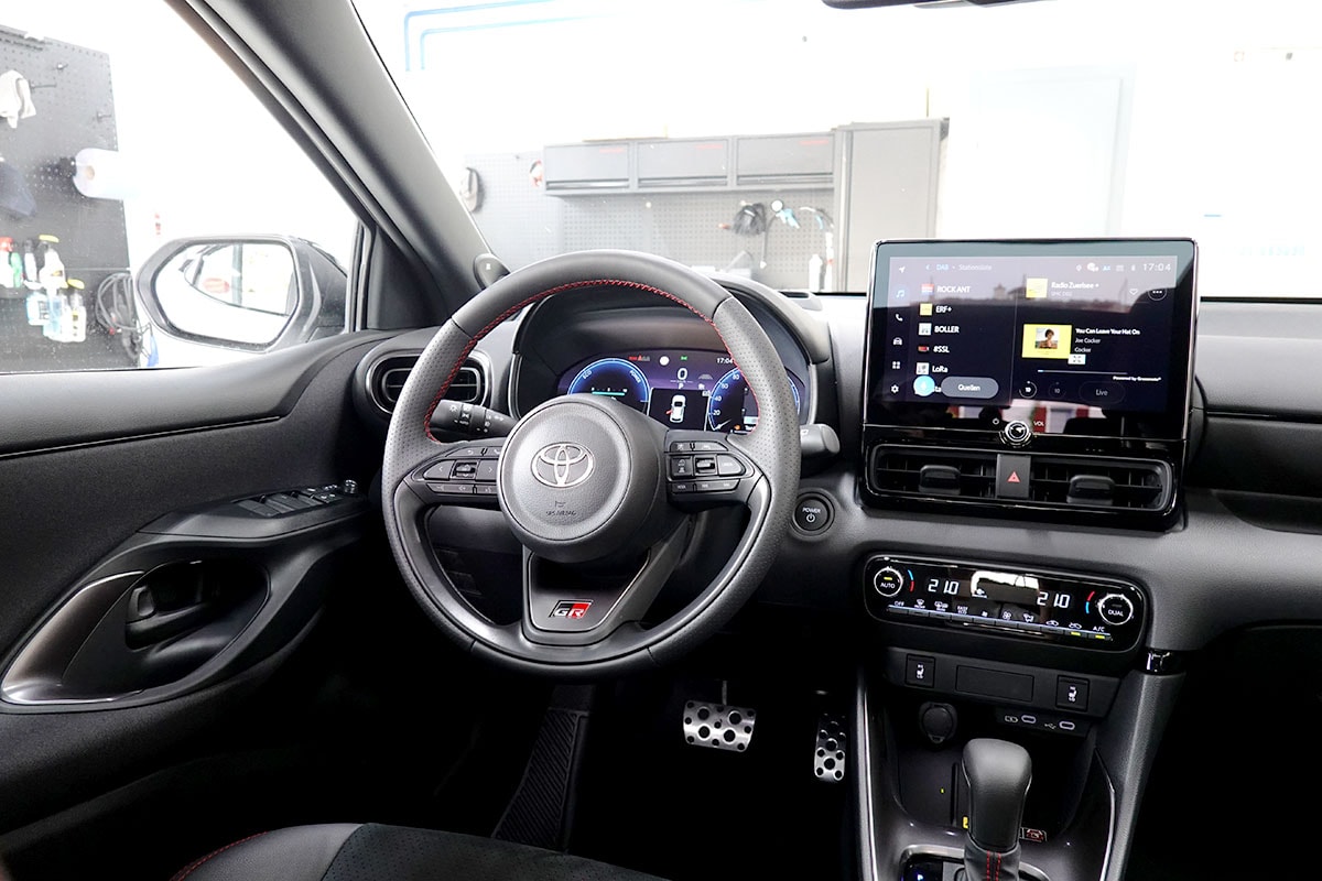 TOYOTA Yaris 1.5 GR Sport e-CVT Panoramaglasdach, JBL, Head-Up Display-image-7