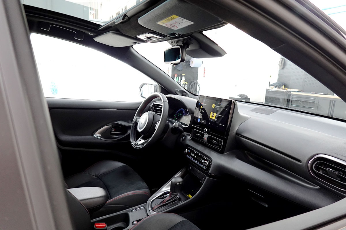 TOYOTA Yaris 1.5 GR Sport e-CVT Panoramaglasdach, JBL, Head-Up Display-image-5
