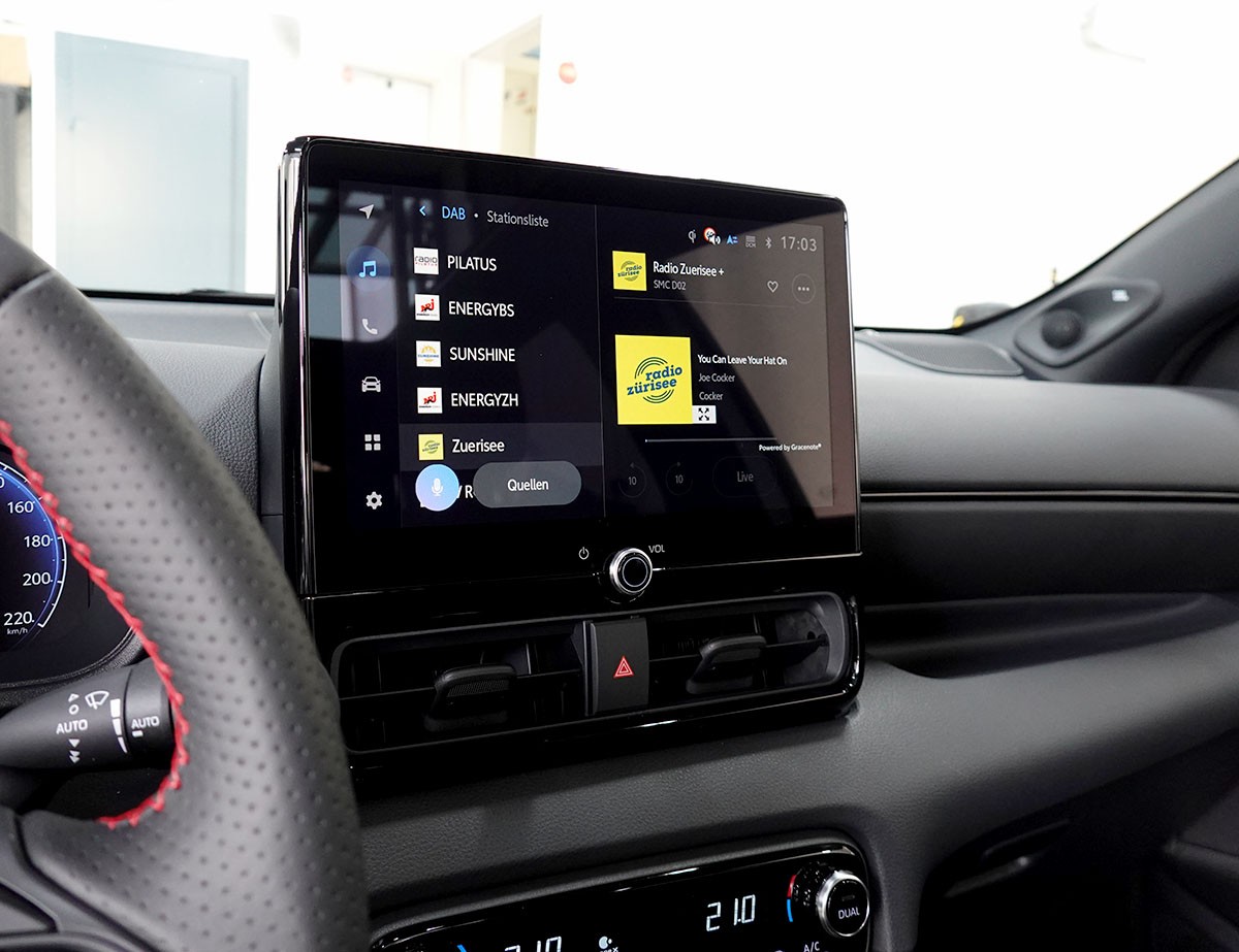 TOYOTA Yaris 1.5 GR Sport e-CVT Panoramaglasdach, JBL, Head-Up Display-image-10