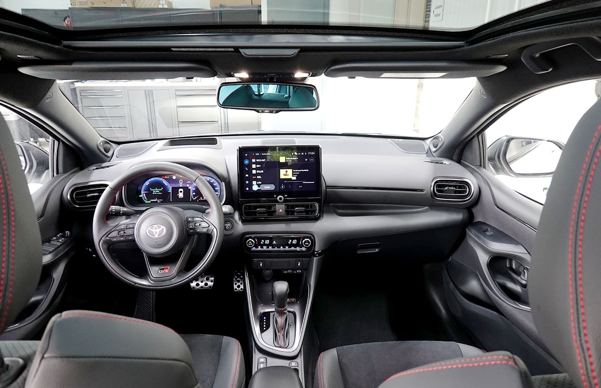 TOYOTA Yaris 1.5 GR Sport e-CVT Panoramaglasdach, JBL, Head-Up Display-image-8