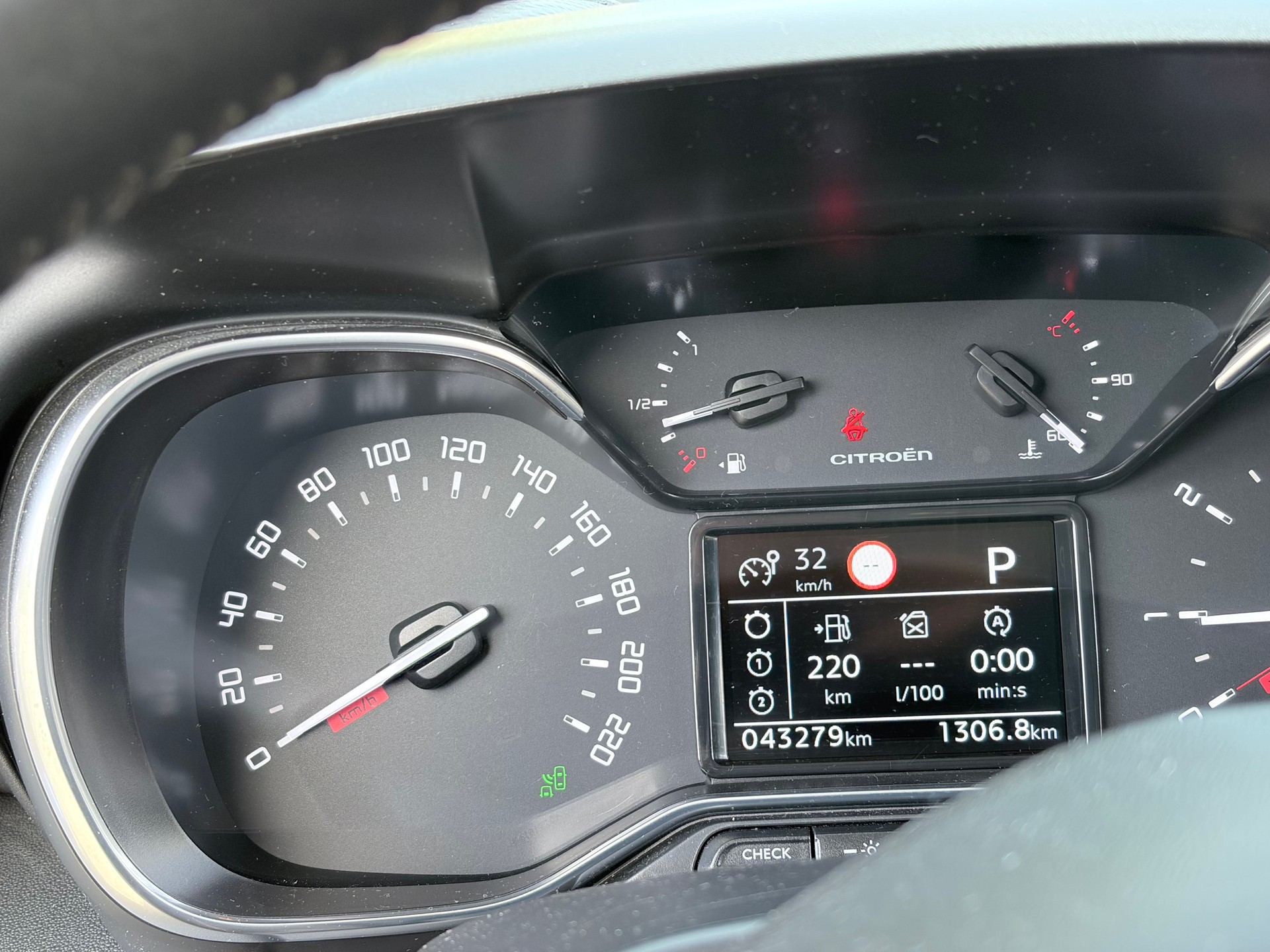 CITROEN 1.2 PureTech 130 Rip Curl-image-7