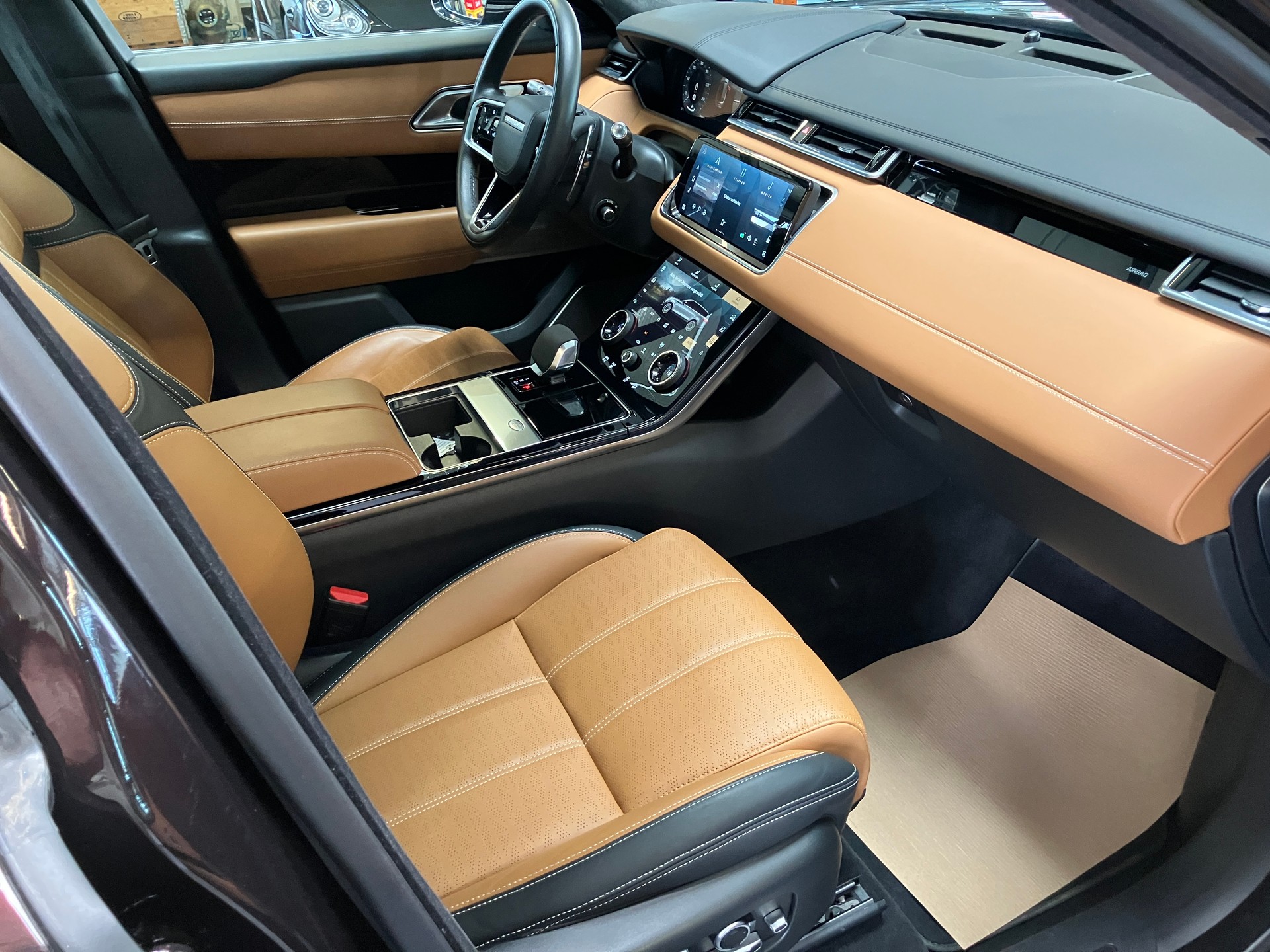 LAND ROVER Range Rover Velar R-Dynamic P 400 HSE Automatic-image-27