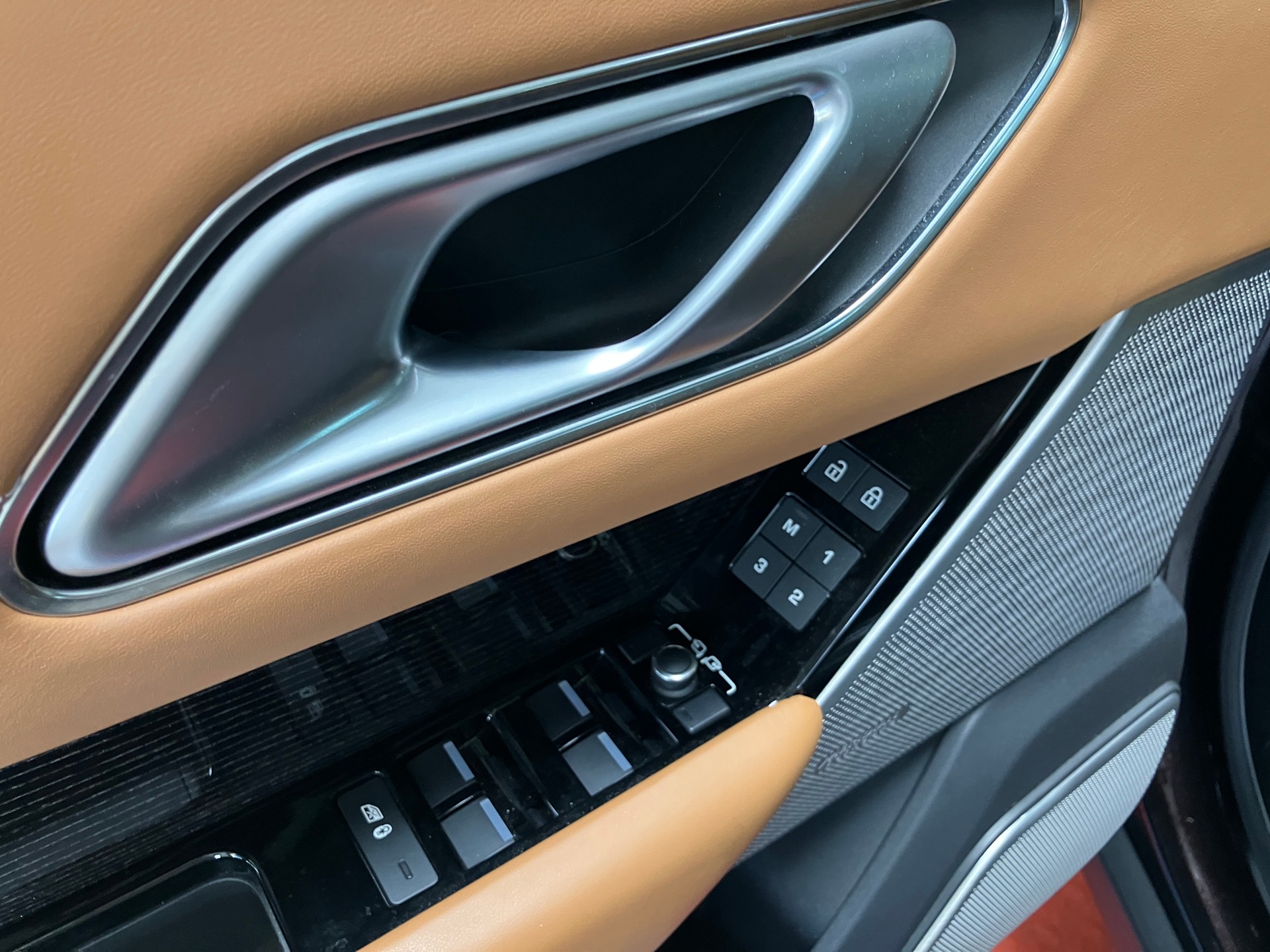 LAND ROVER Range Rover Velar R-Dynamic P 400 HSE Automatic-image-16