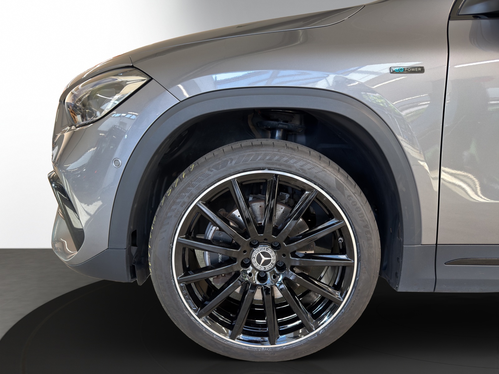 MERCEDES-BENZ GLA 250e AMG Line 8G-DCT-image-5