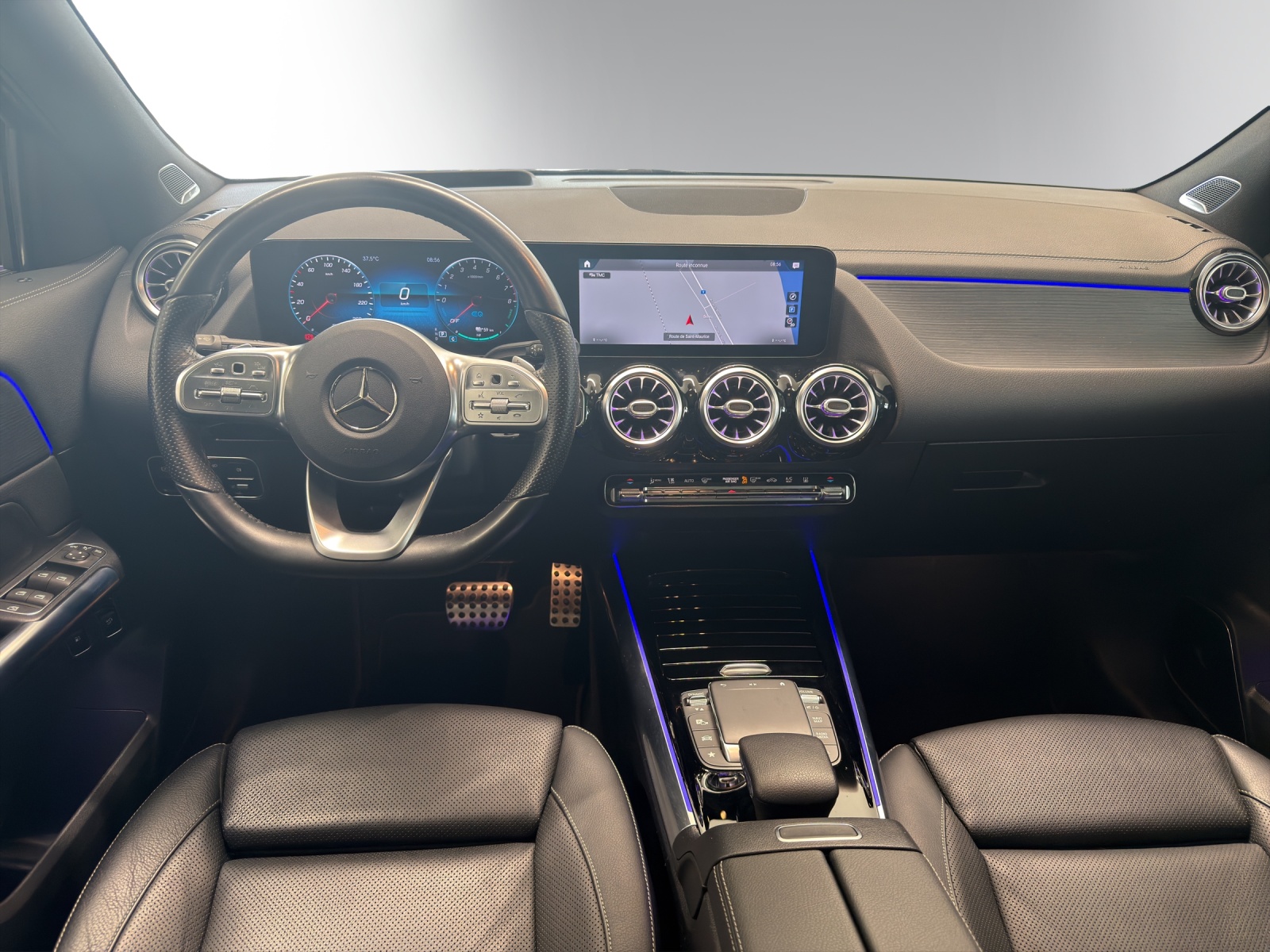 MERCEDES-BENZ GLA 250e AMG Line 8G-DCT-image-6