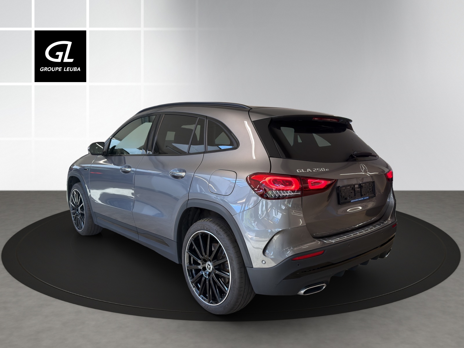 MERCEDES-BENZ GLA 250e AMG Line 8G-DCT-image-3