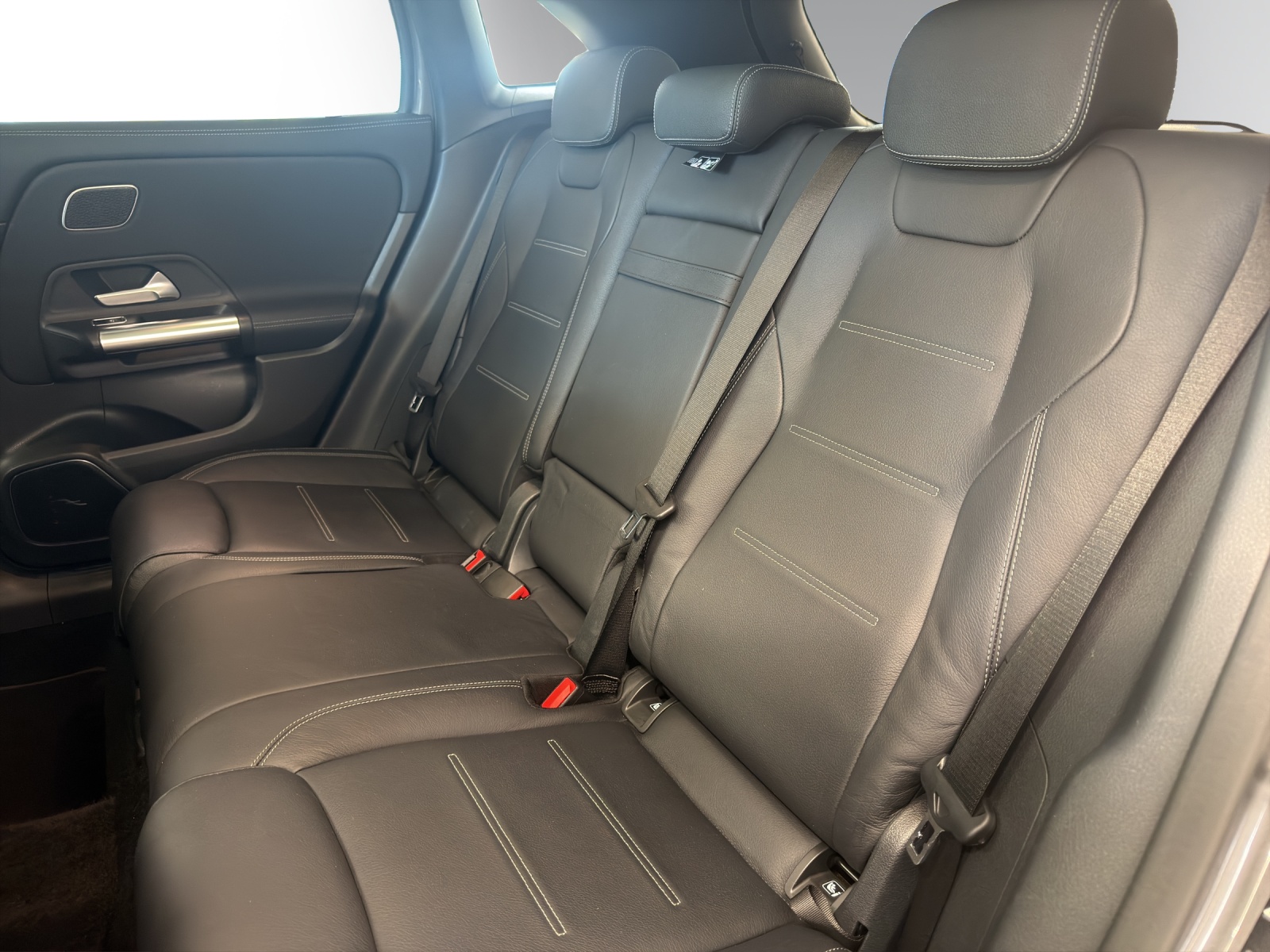 MERCEDES-BENZ GLA 250e AMG Line 8G-DCT-image-13