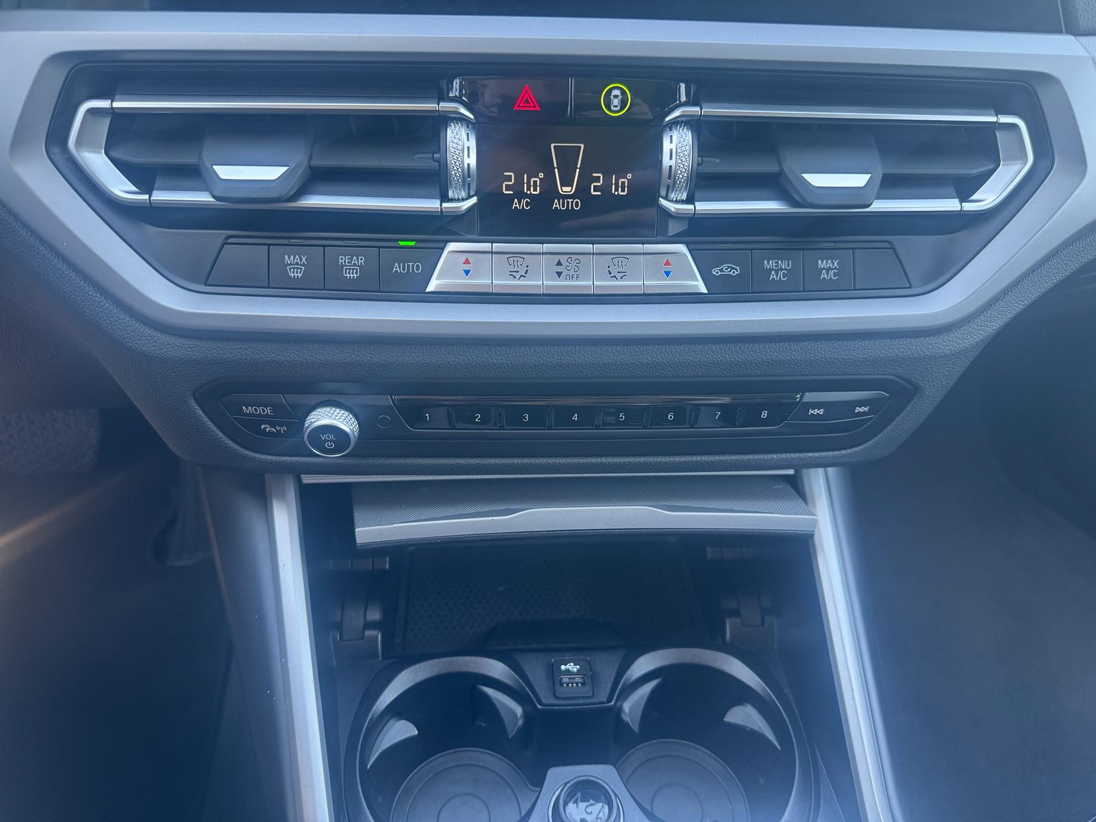 BMW 320e xDrive Touring Steptronic-image-13