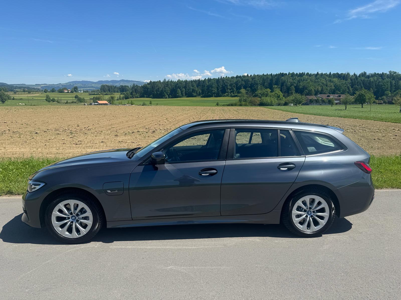 BMW 320e xDrive Touring Steptronic-image-4