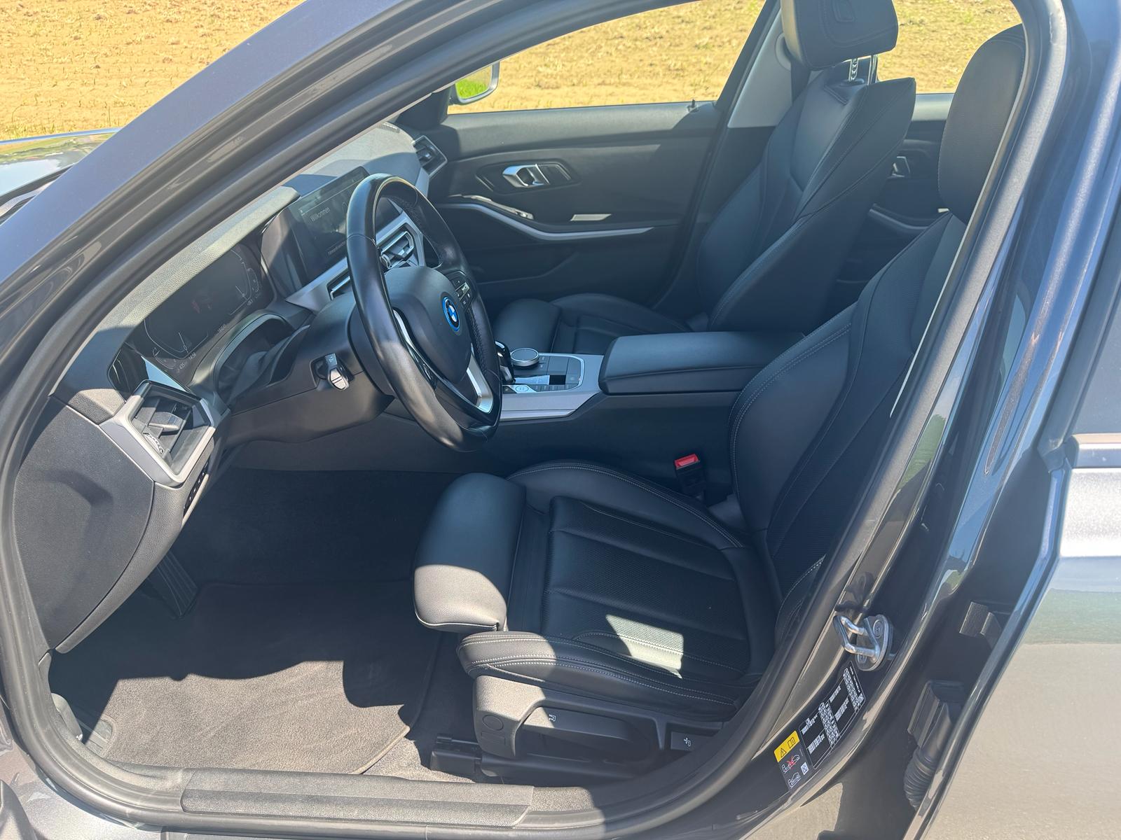 BMW 320e xDrive Touring Steptronic-image-6