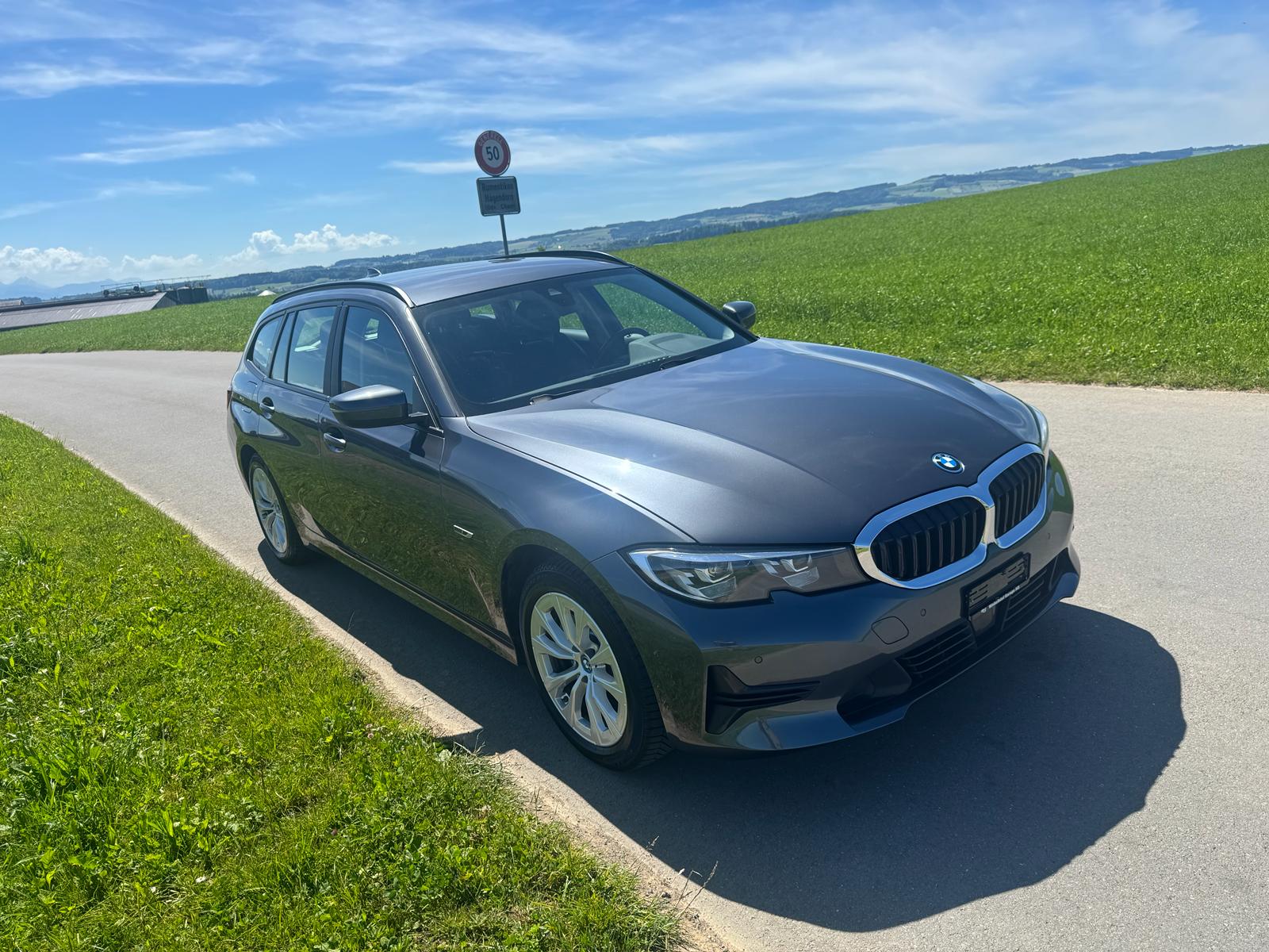 BMW 320e xDrive Touring Steptronic-image-1