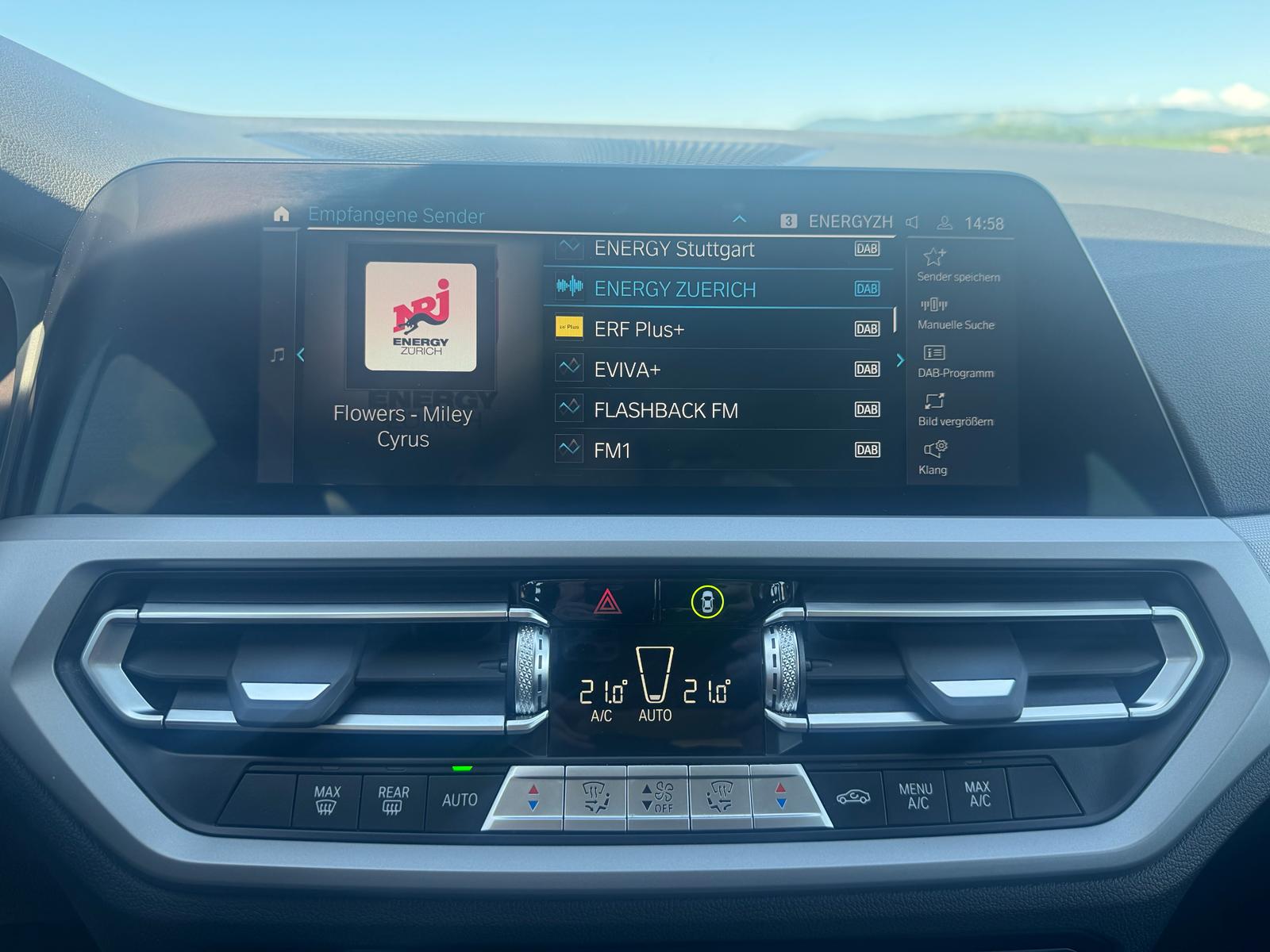 BMW 320e xDrive Touring Steptronic-image-11