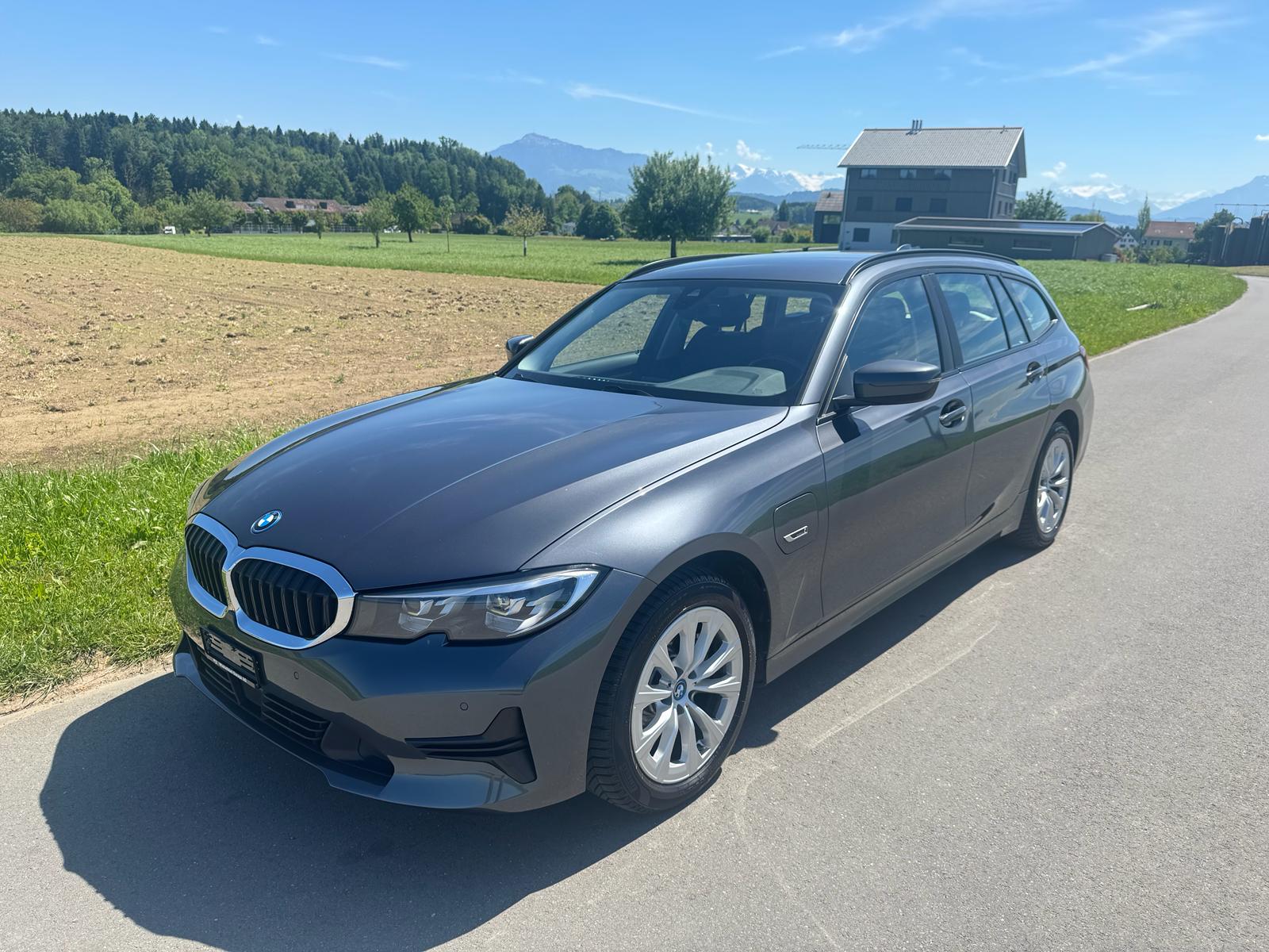 BMW 320e xDrive Touring Steptronic-image-0