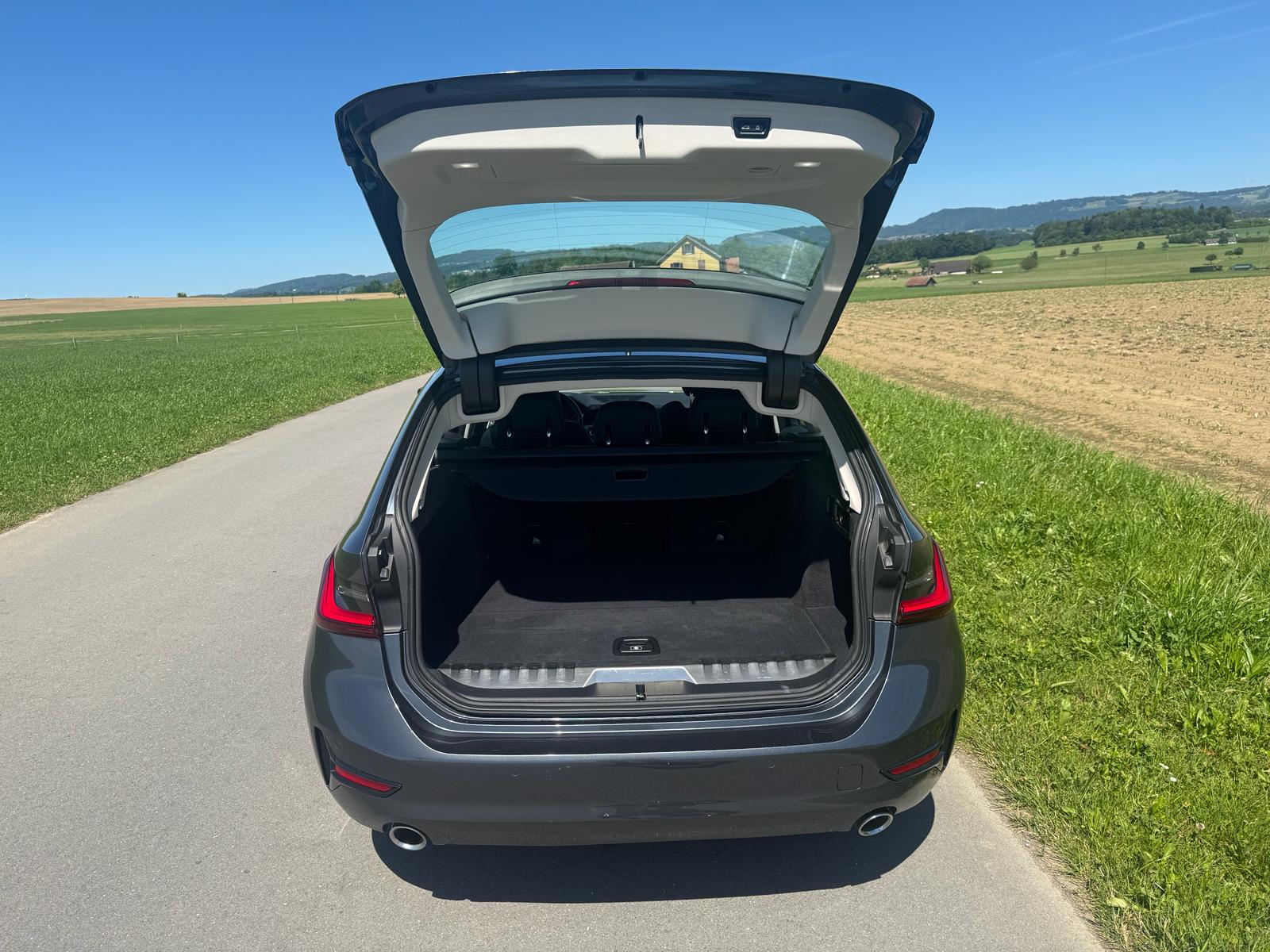 BMW 320e xDrive Touring Steptronic-image-5