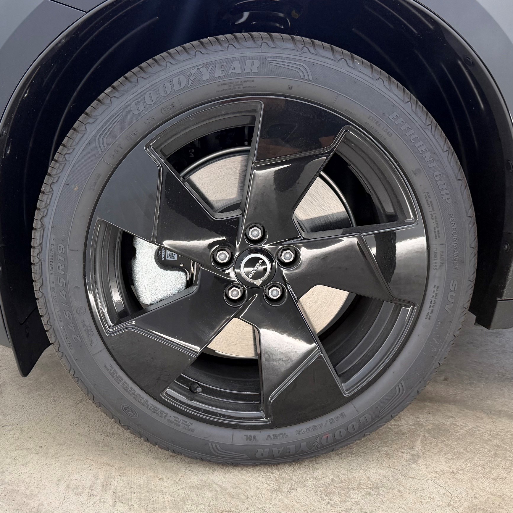 VOLVO EX 30 P8 Ultra XCENTRIC Black E-image-8