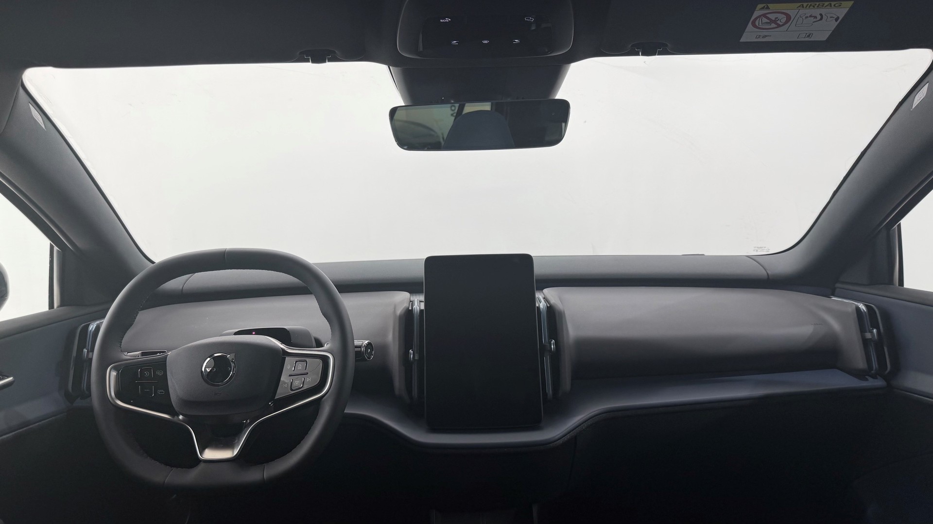 VOLVO EX 30 P8 Ultra XCENTRIC Black E-image-4