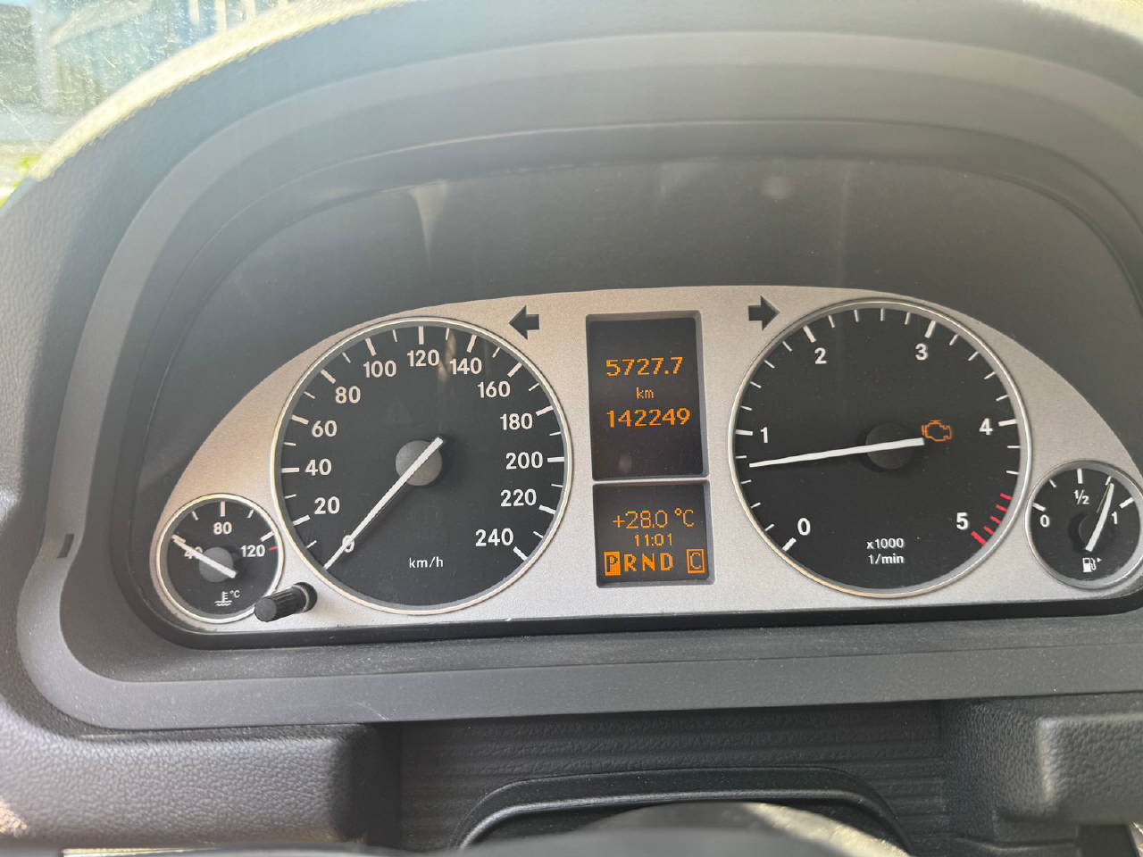 MERCEDES-BENZ B 200 CDI-image-9