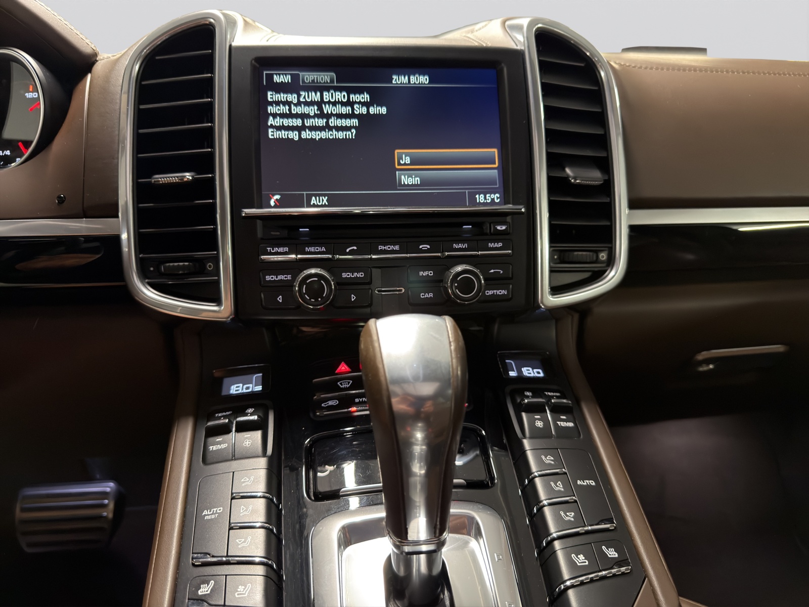 PORSCHE Cayenne S Diesel-image-17