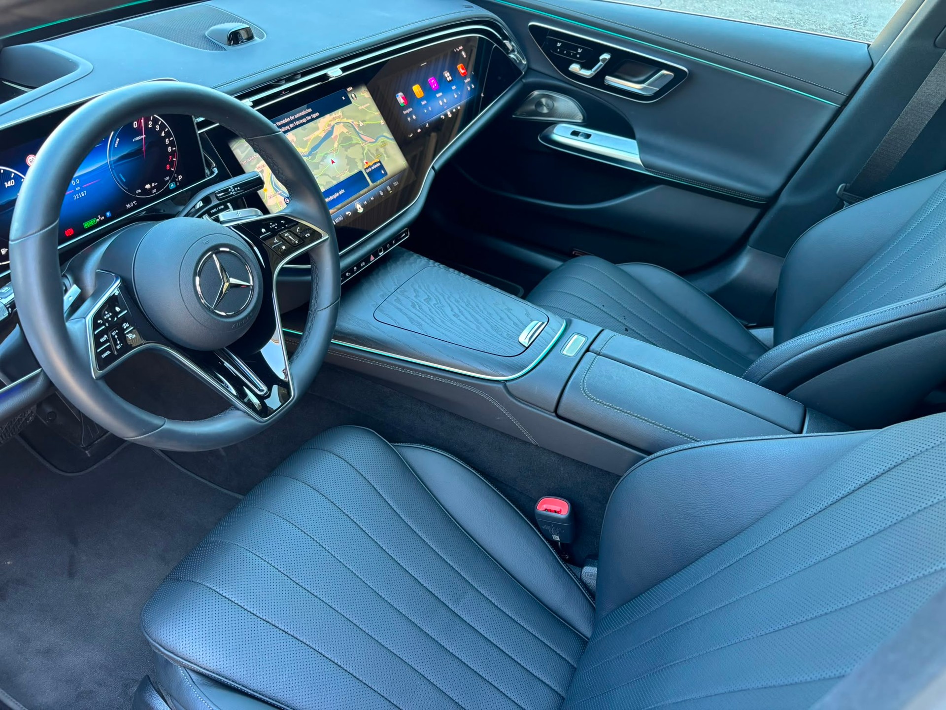 MERCEDES-BENZ E 300 e Exclusive 4Matic-image-6