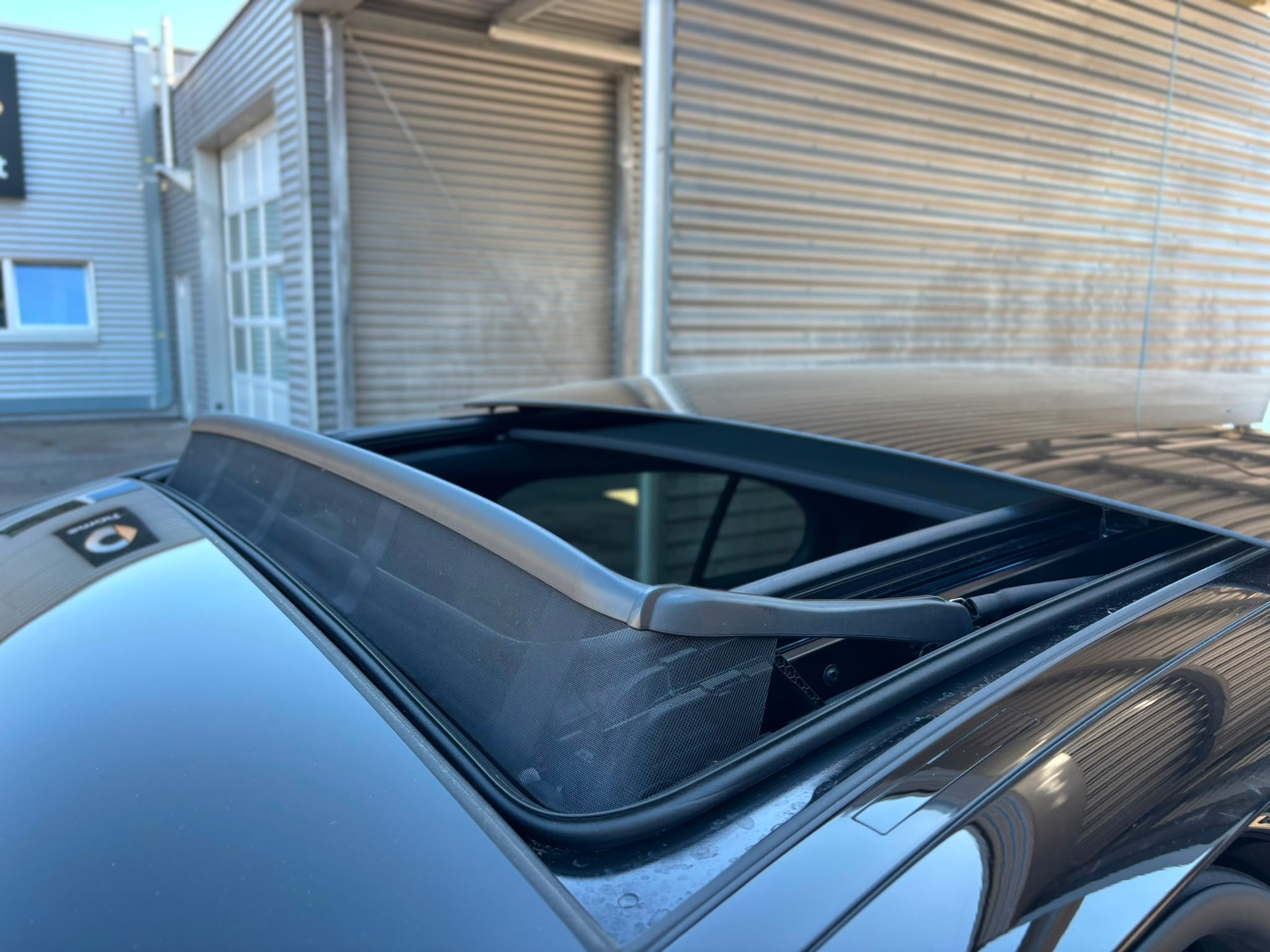 MERCEDES-BENZ E 300 e Exclusive 4Matic-image-14