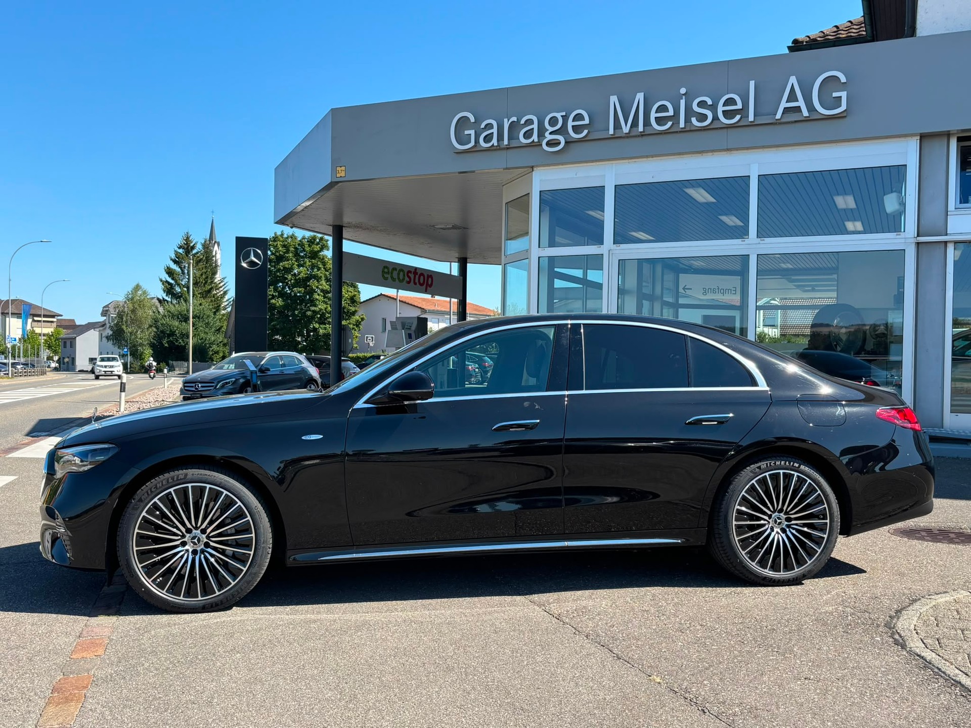 MERCEDES-BENZ E 300 e Exclusive 4Matic-image-5