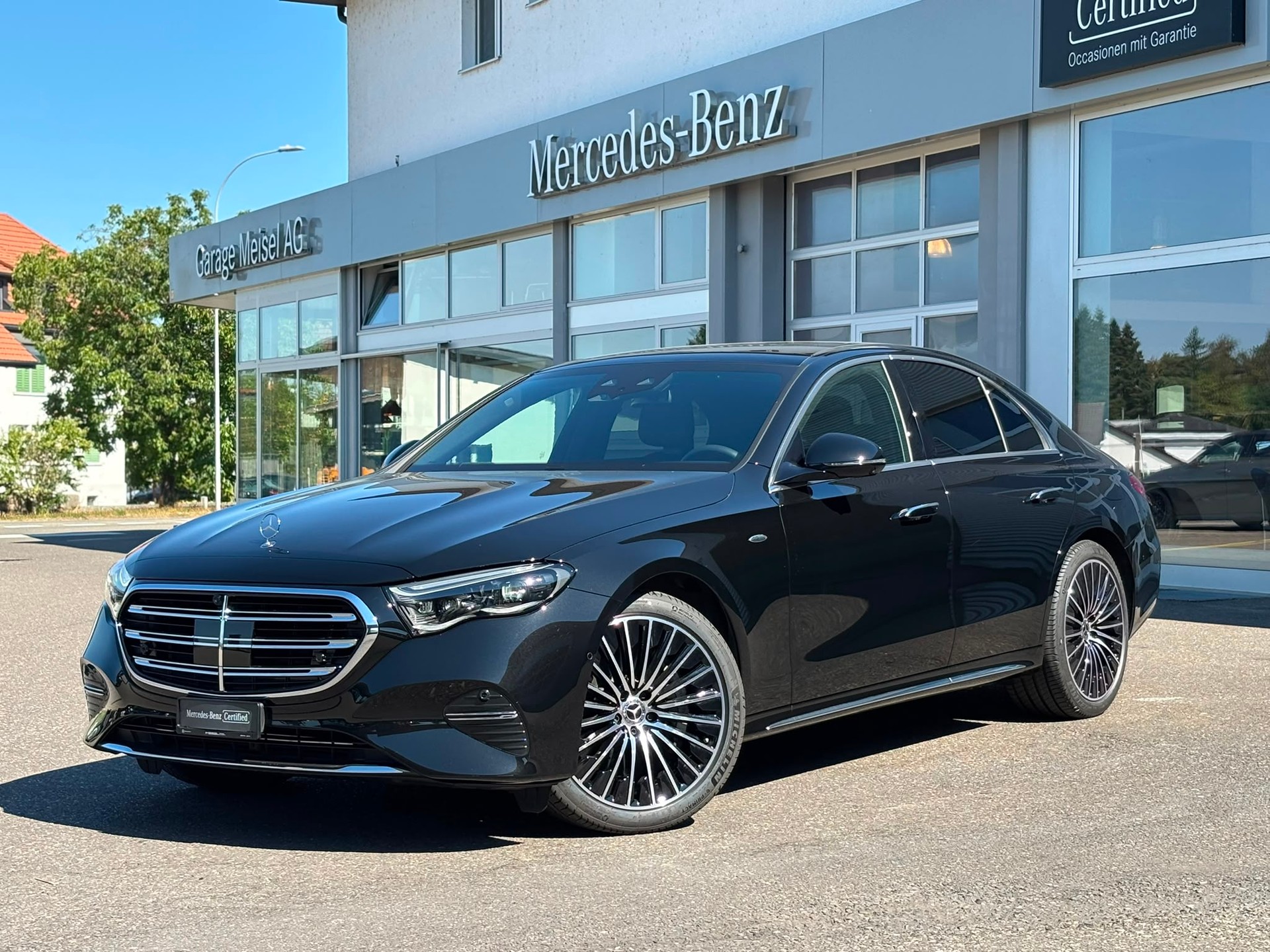 MERCEDES-BENZ E 300 e Exclusive 4Matic-image-0