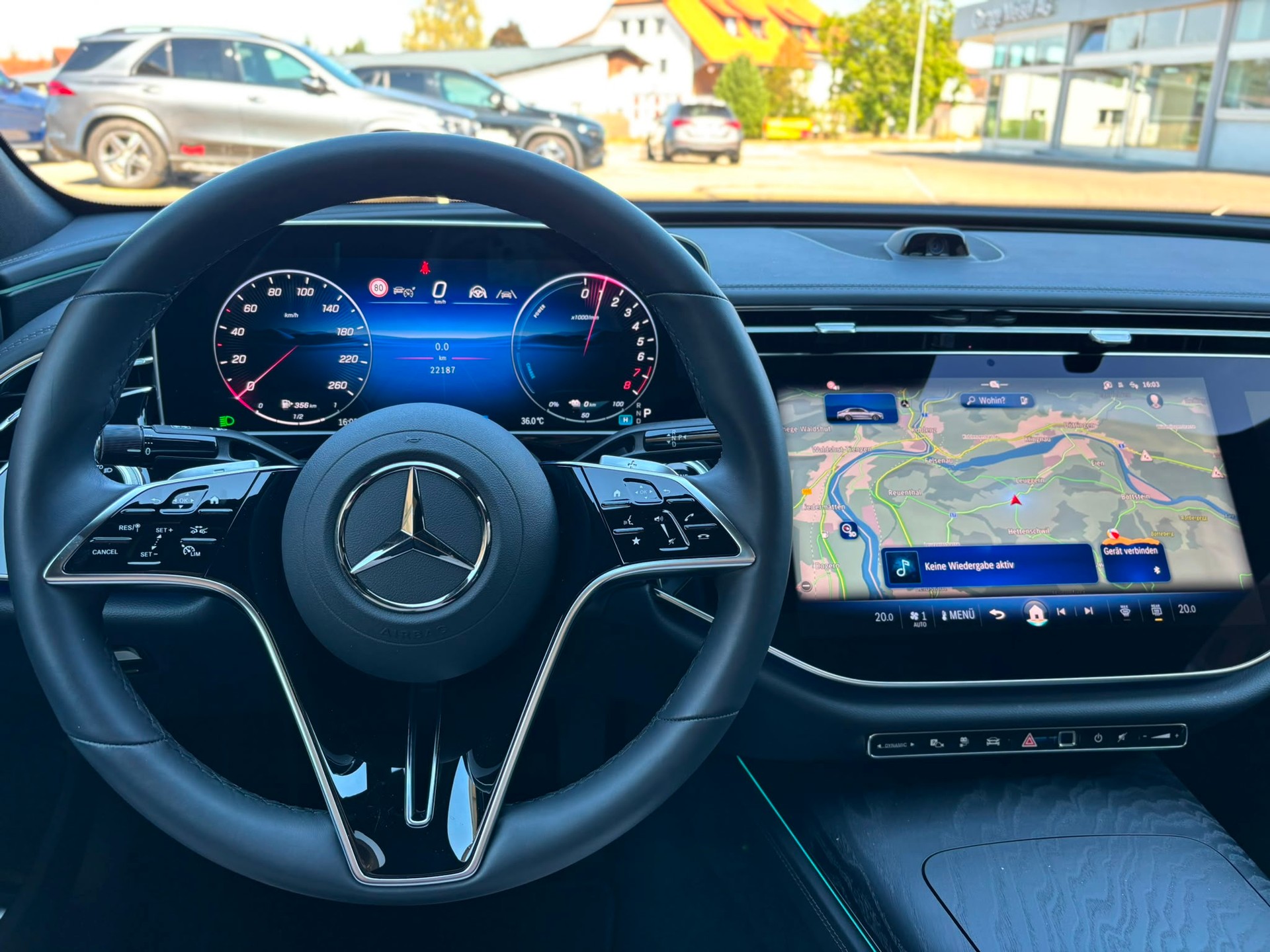 MERCEDES-BENZ E 300 e Exclusive 4Matic-image-10