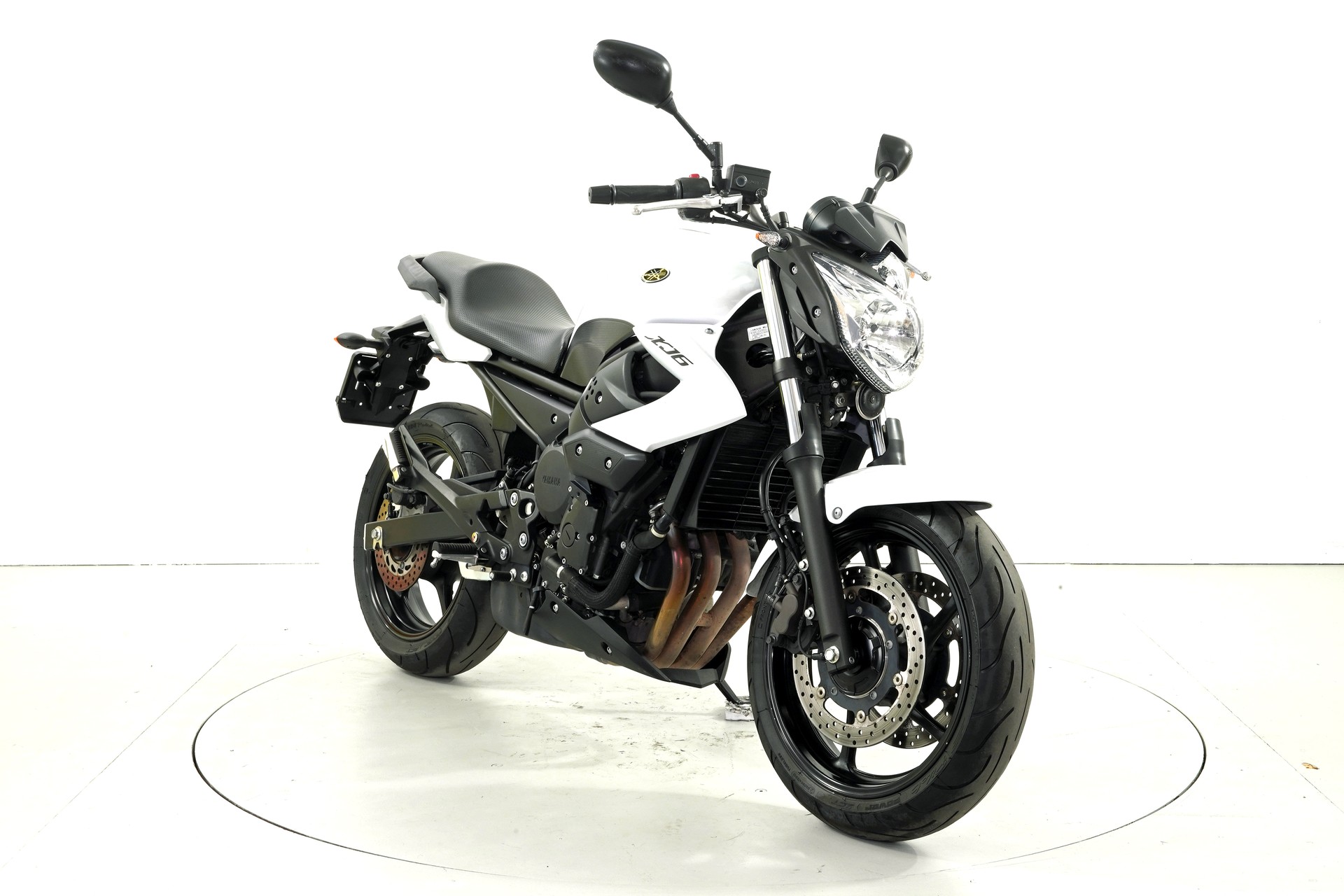 YAMAHA XJ6N ABS-showroom-element-1