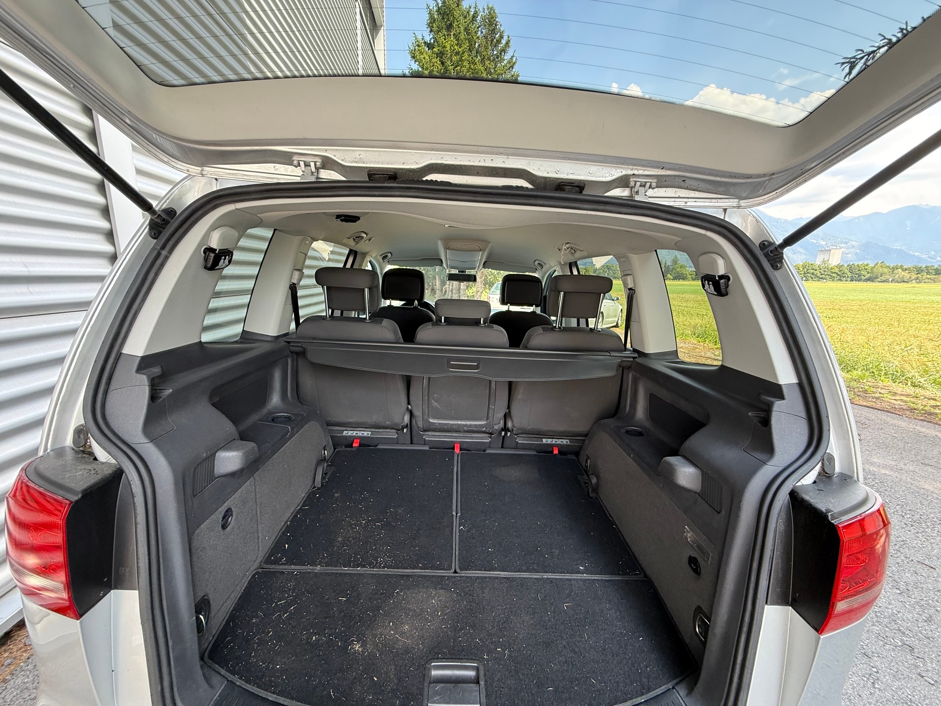 VW Touran 2.0 TDI Comfortline DSG-image-9