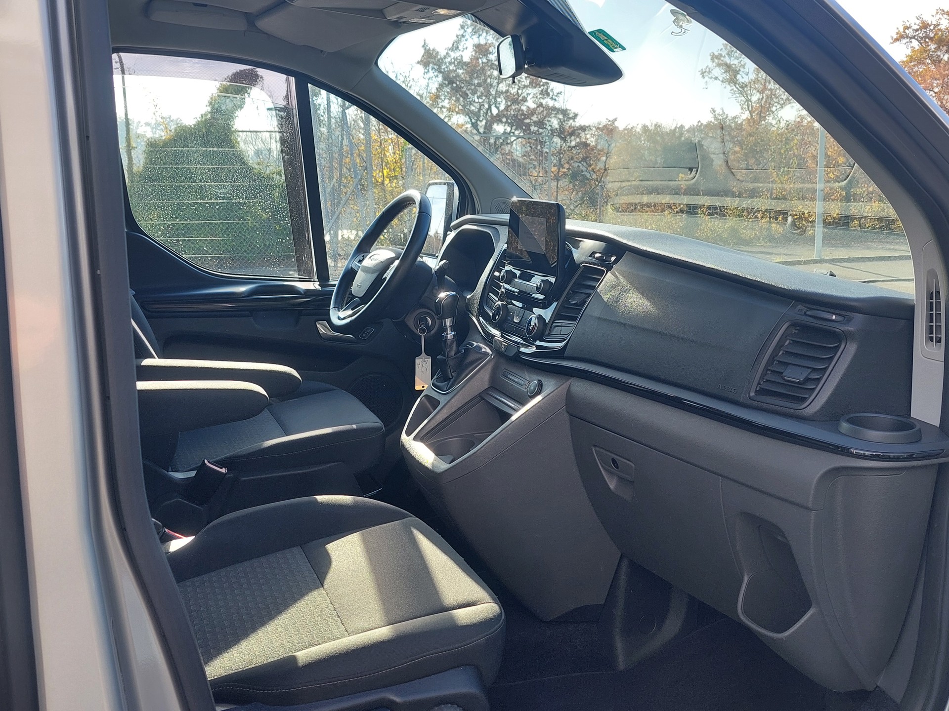 FORD TOURNEO CUSTOM 2.0 TDCi MHD 130 Titanium-image-5