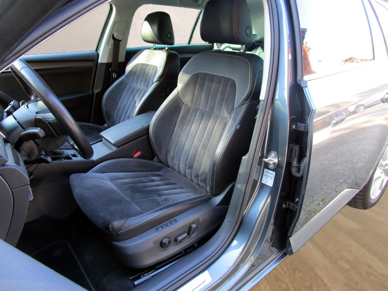 SKODA Superb Combi 2.0 TDi Style 4x4 DSG-image-17