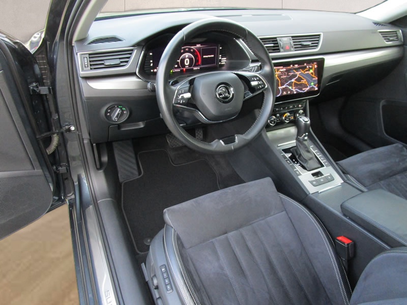 SKODA Superb Combi 2.0 TDi Style 4x4 DSG-image-16