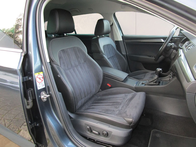 SKODA Superb Combi 2.0 TDi Style 4x4 DSG-image-15