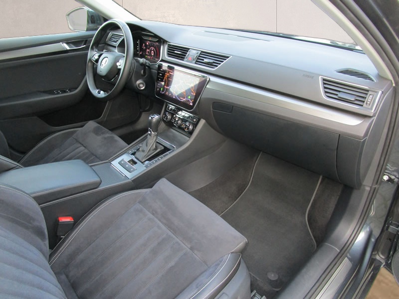 SKODA Superb Combi 2.0 TDi Style 4x4 DSG-image-14