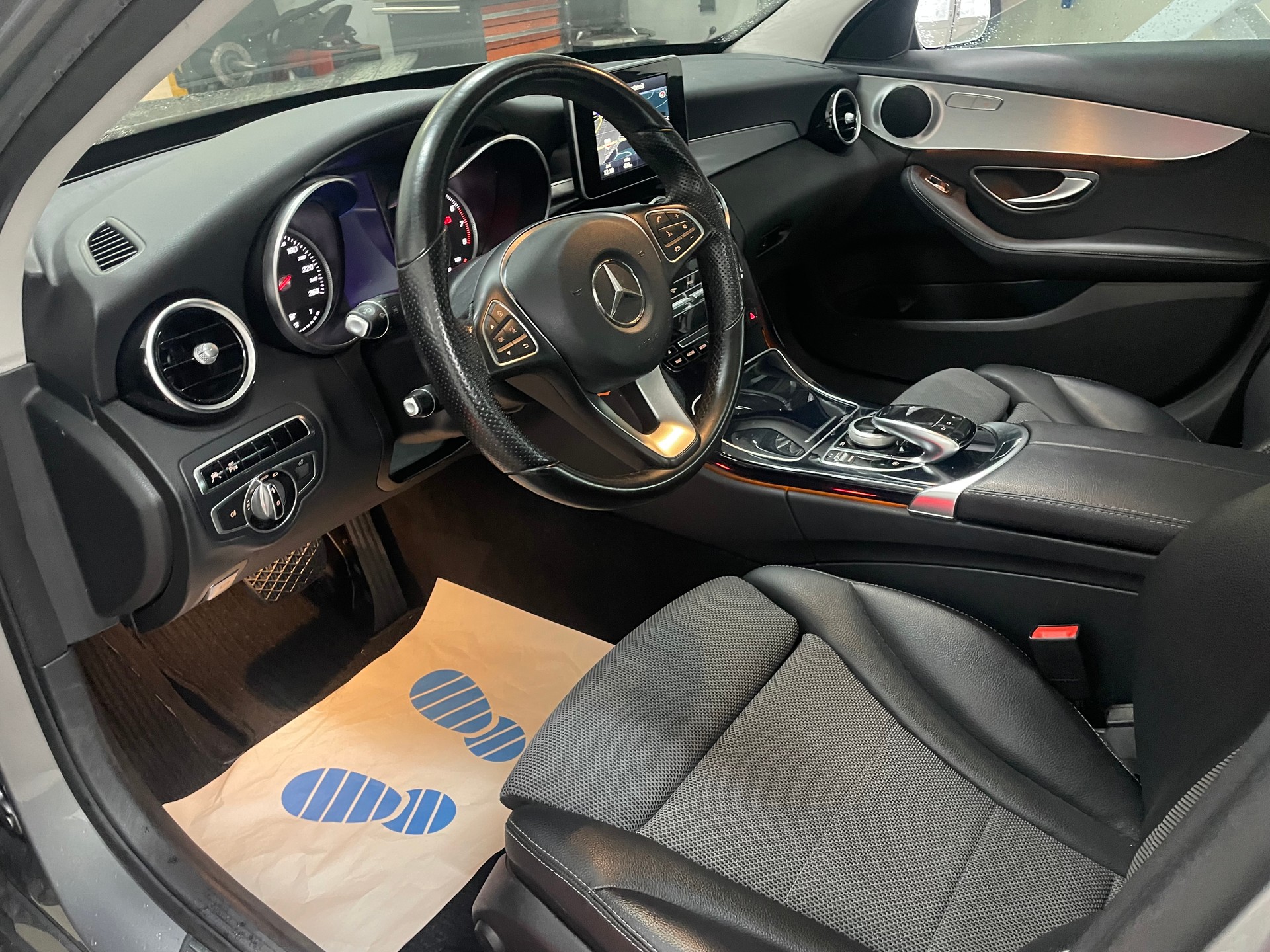 MERCEDES-BENZ C 200 4Matic 7G-Tronic-image-13