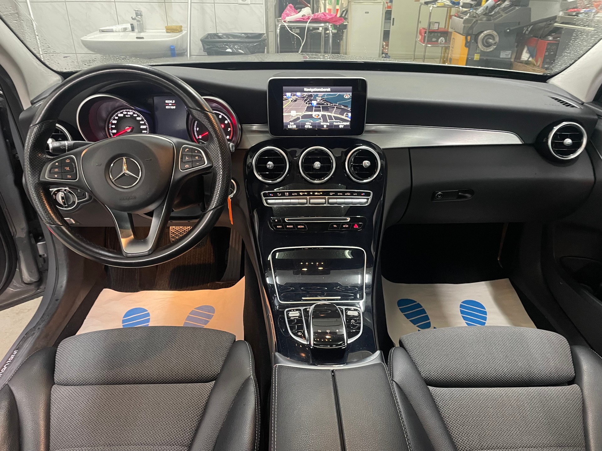 MERCEDES-BENZ C 200 4Matic 7G-Tronic-image-12