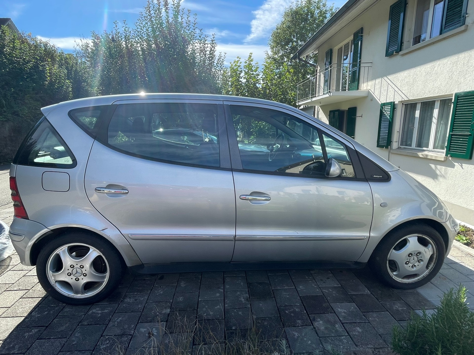 MERCEDES-BENZ A 190 Avantgarde-image-2